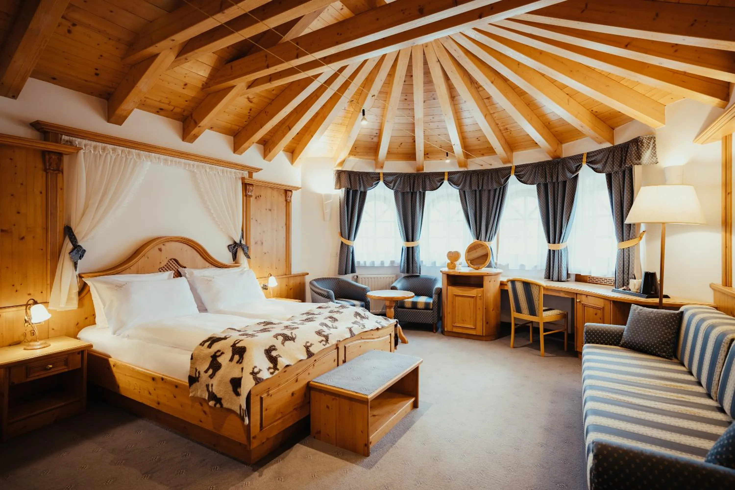 Bed in Hotel Alpenrose