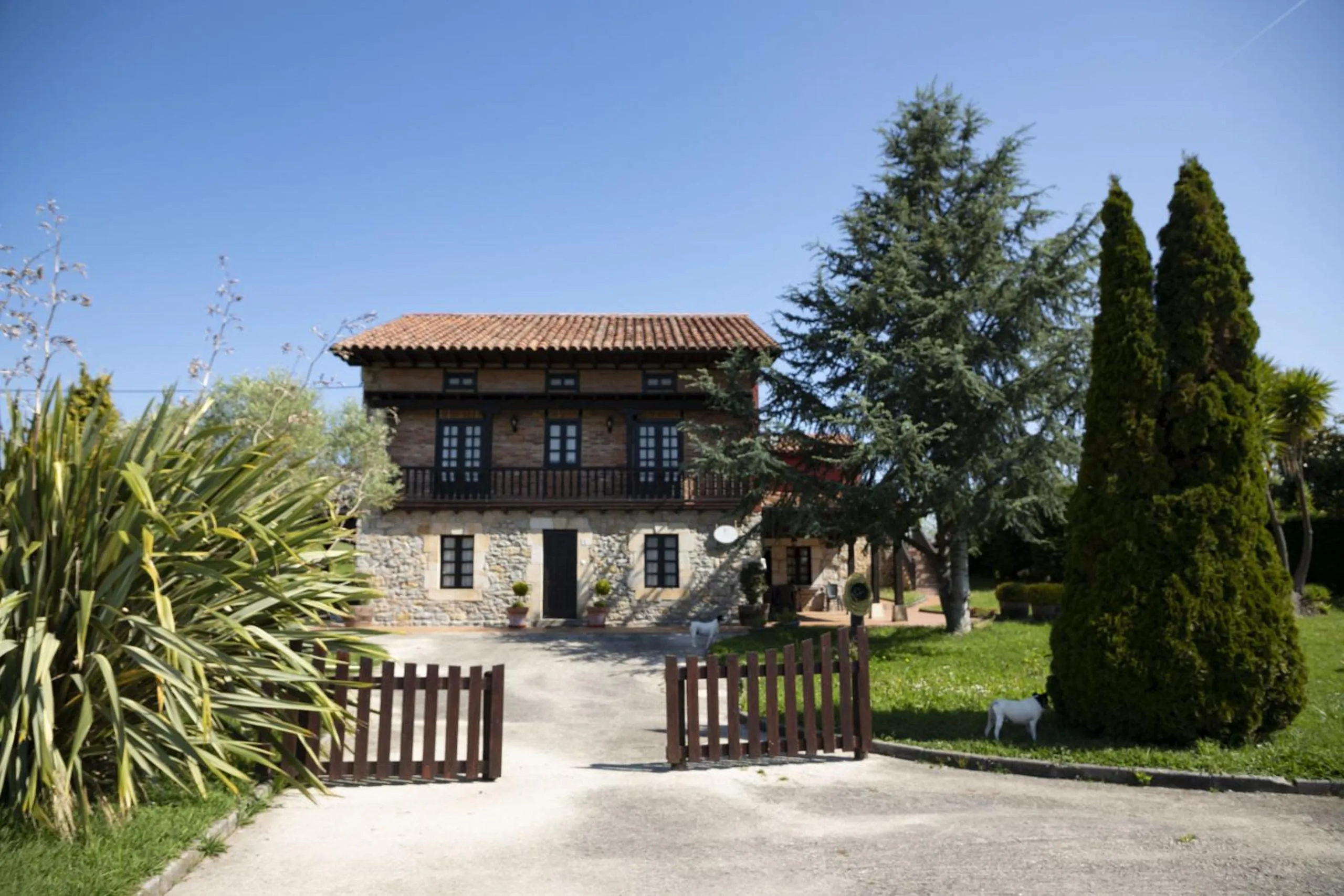 Property building in Apartamentos La Gloria