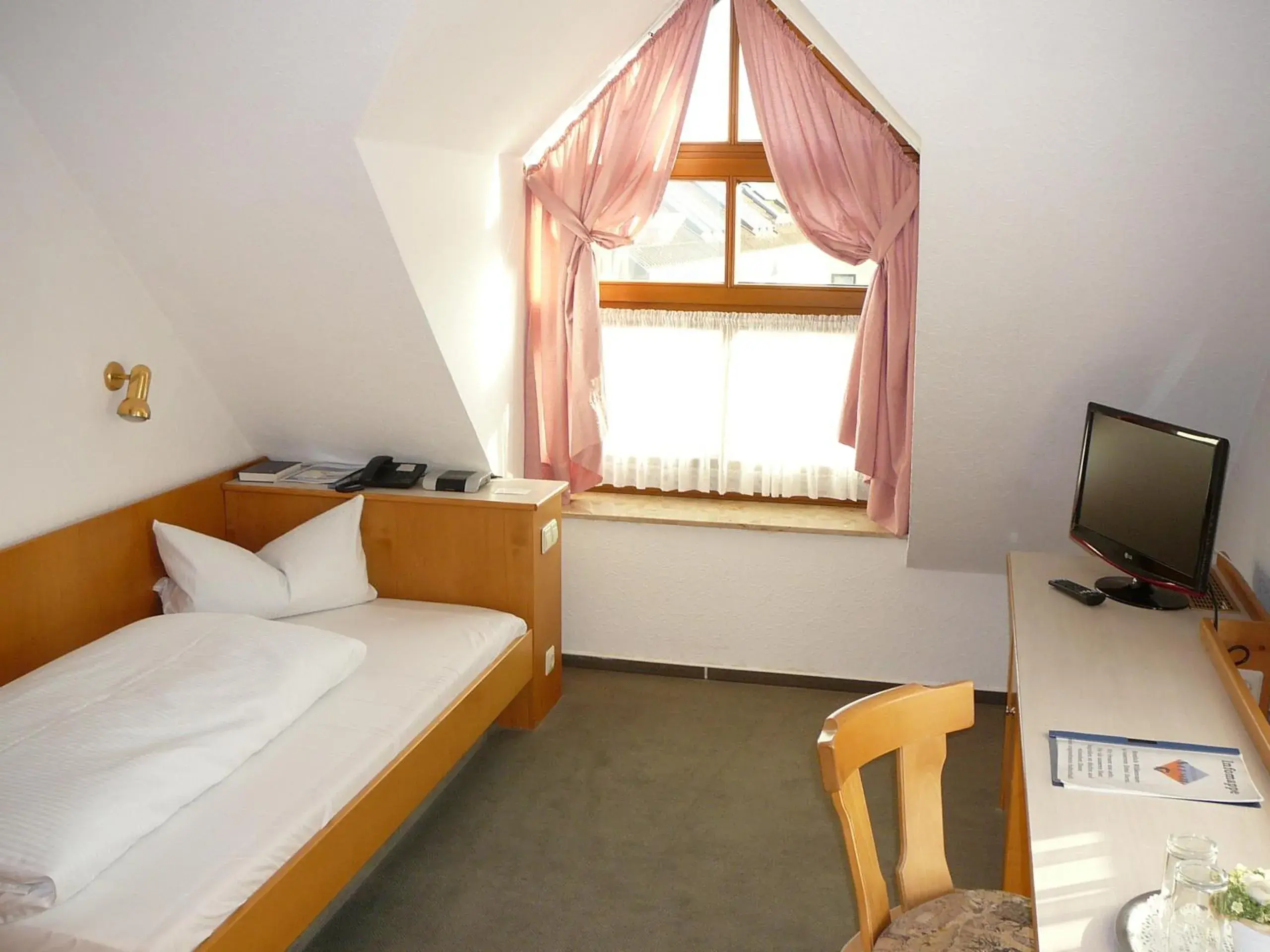 Standard Single Room - single occupancy in Hotel Garni Schmid Standard Single Room - single occupancy in Hotel Garni Schmid