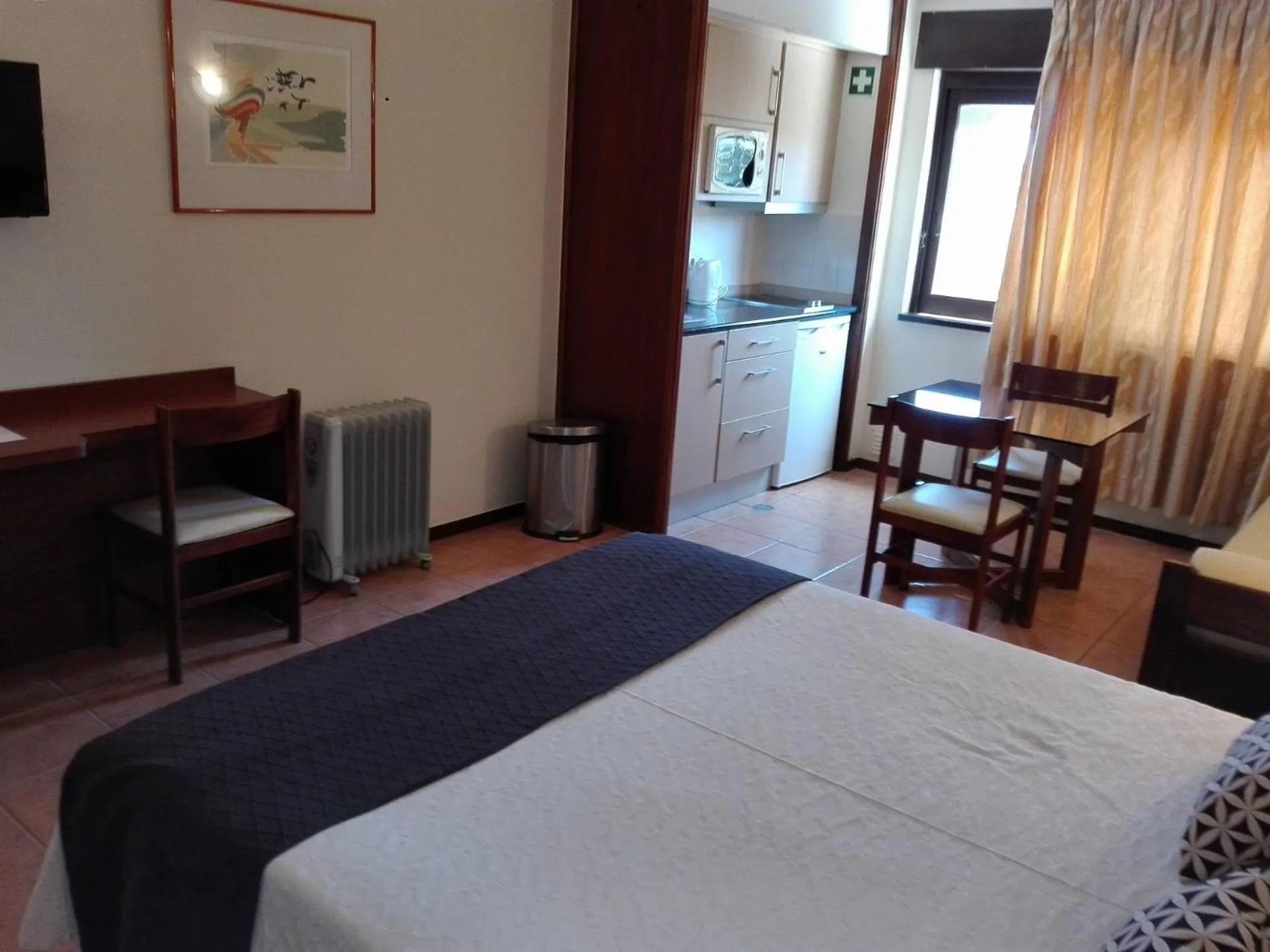 Bedroom, Bed in Apartamentos da Balaia