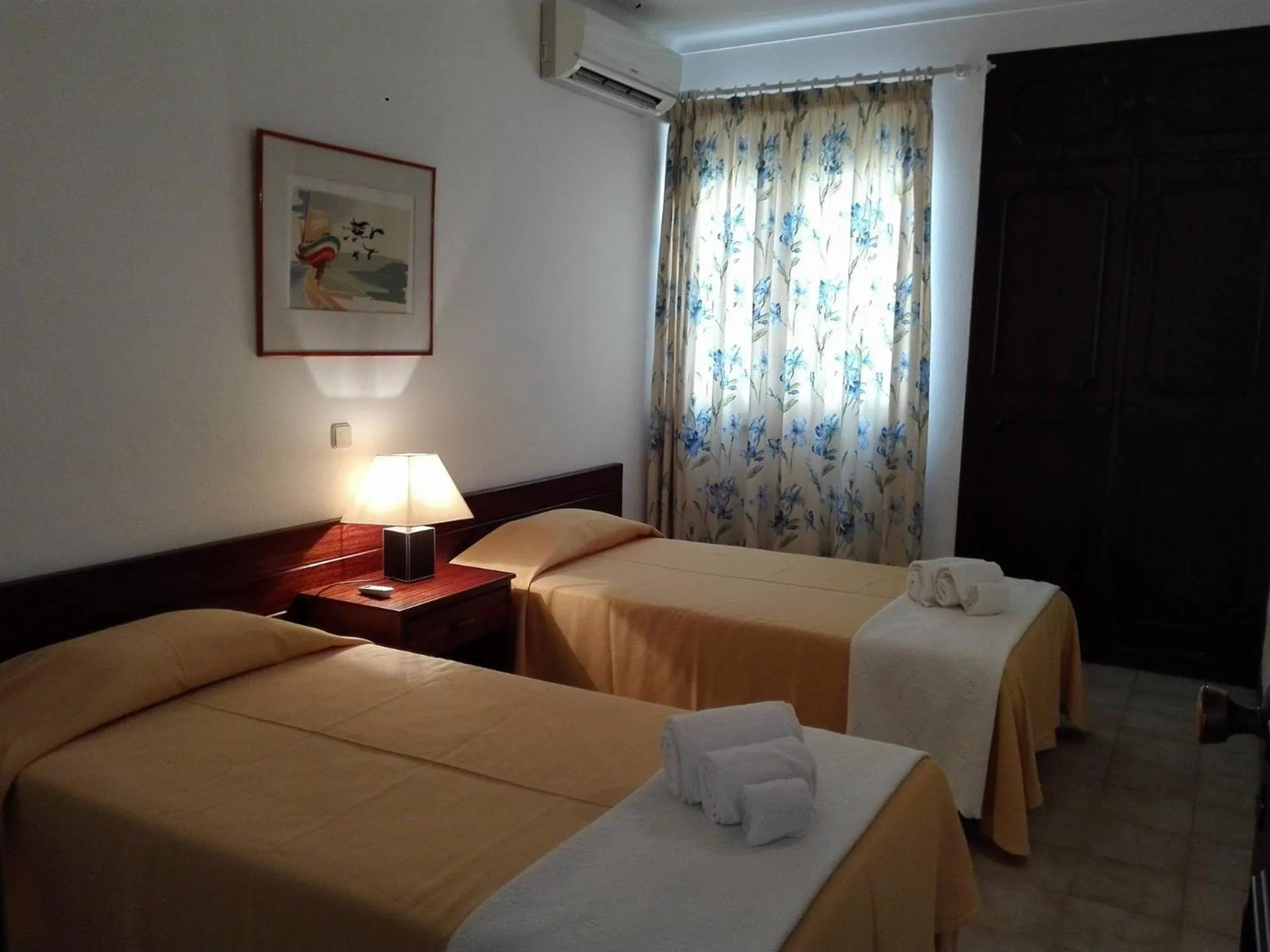 Bedroom, Bed in Apartamentos da Balaia