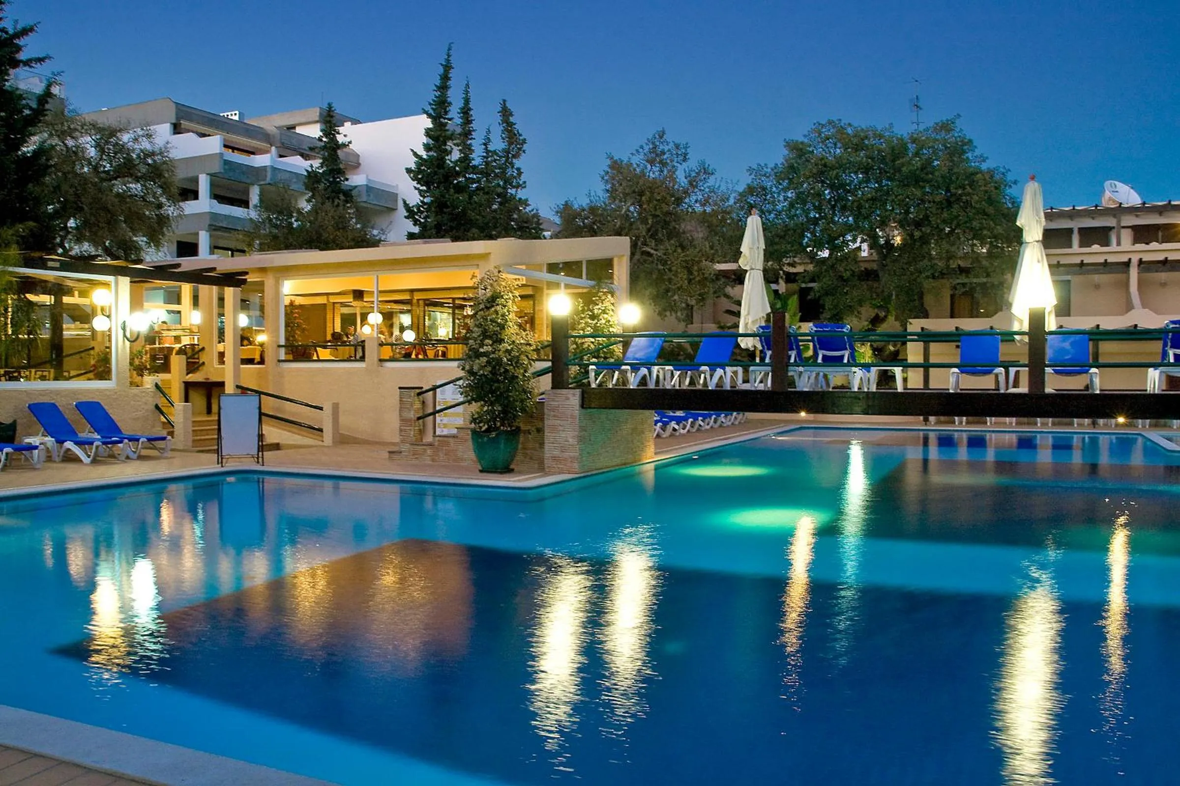 Property building in Apartamentos da Balaia