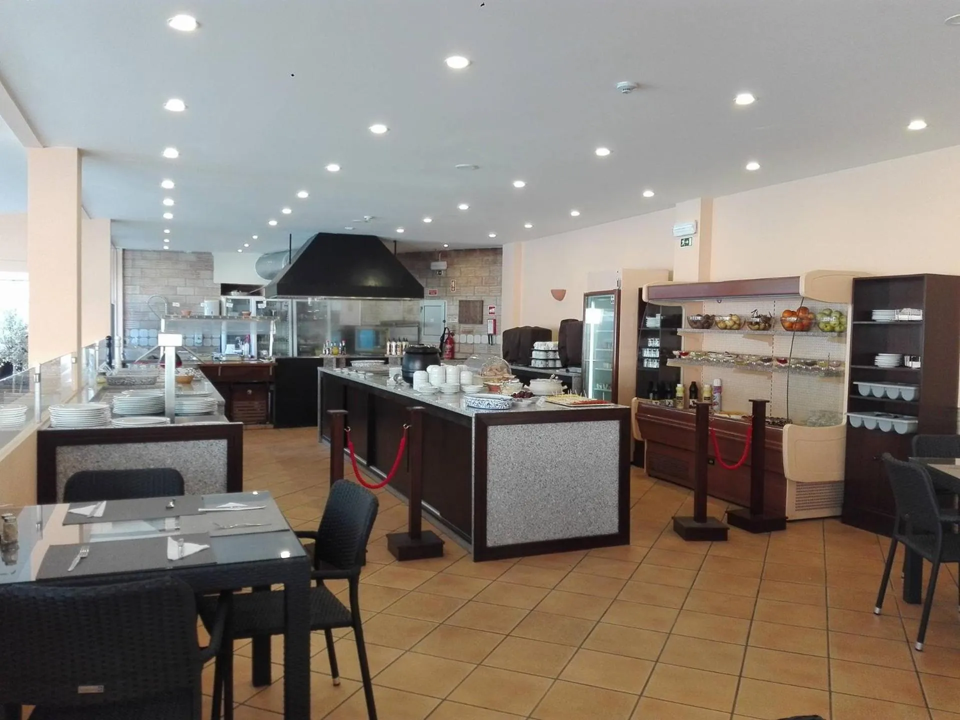 Restaurant/places to eat in Apartamentos da Balaia