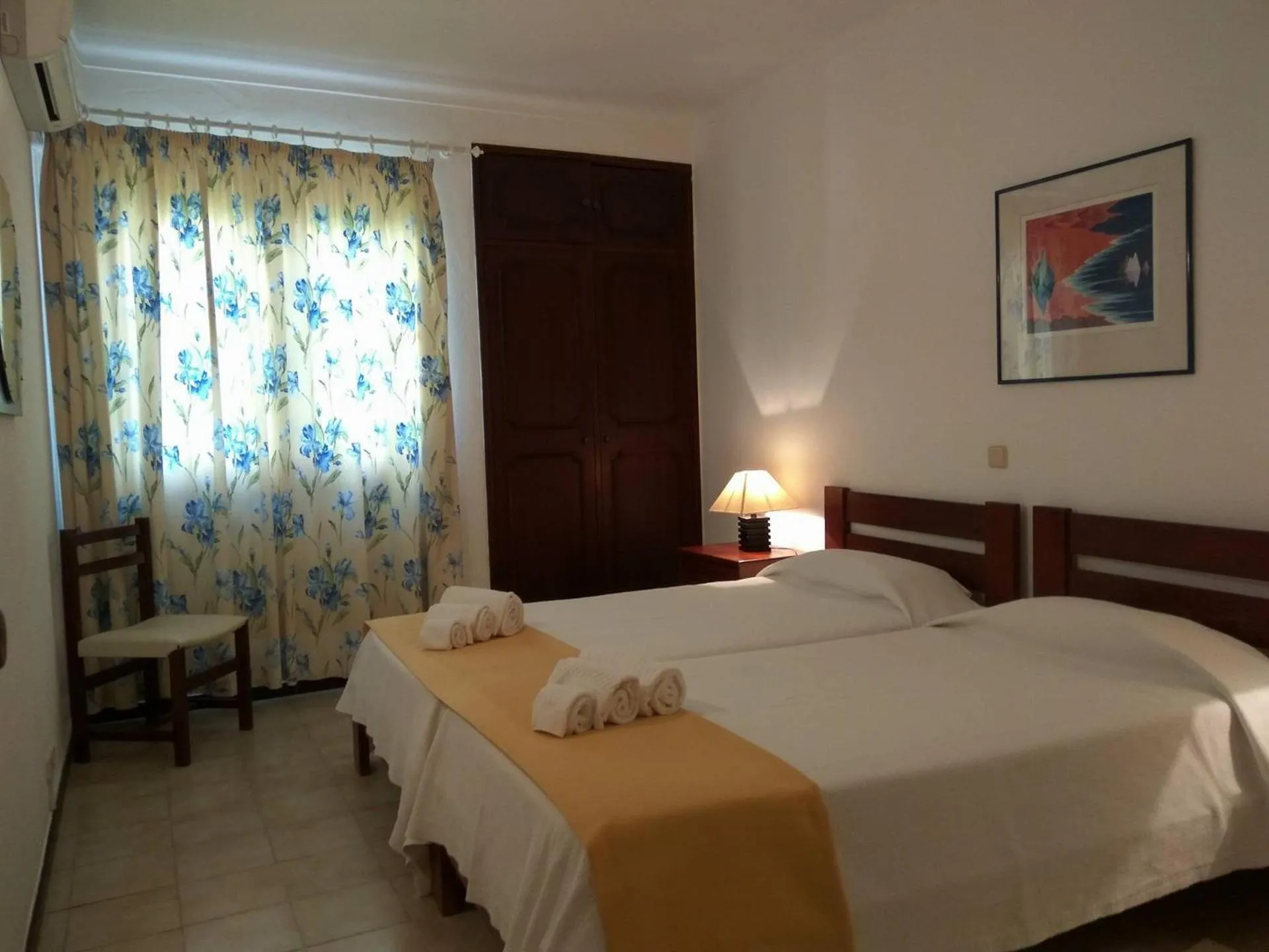 Bedroom, Bed in Apartamentos da Balaia