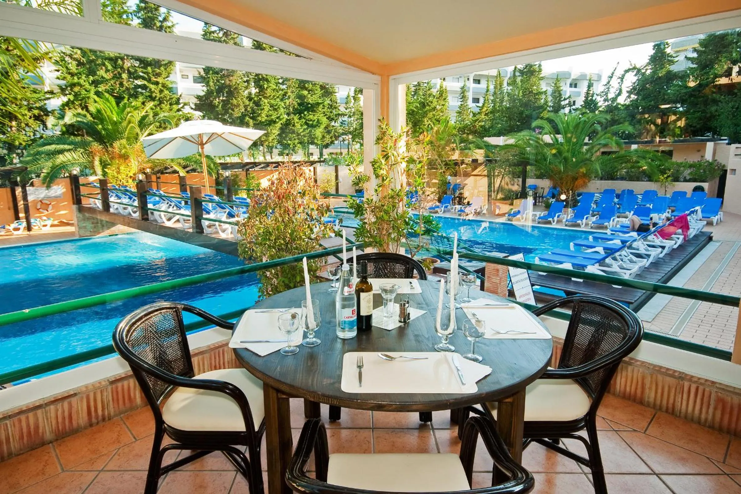 Restaurant/places to eat in Apartamentos da Balaia