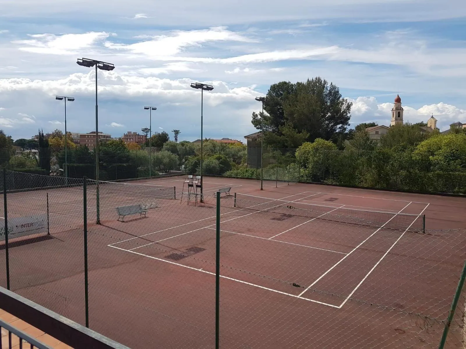 Tennis court in Residence La Meridiana