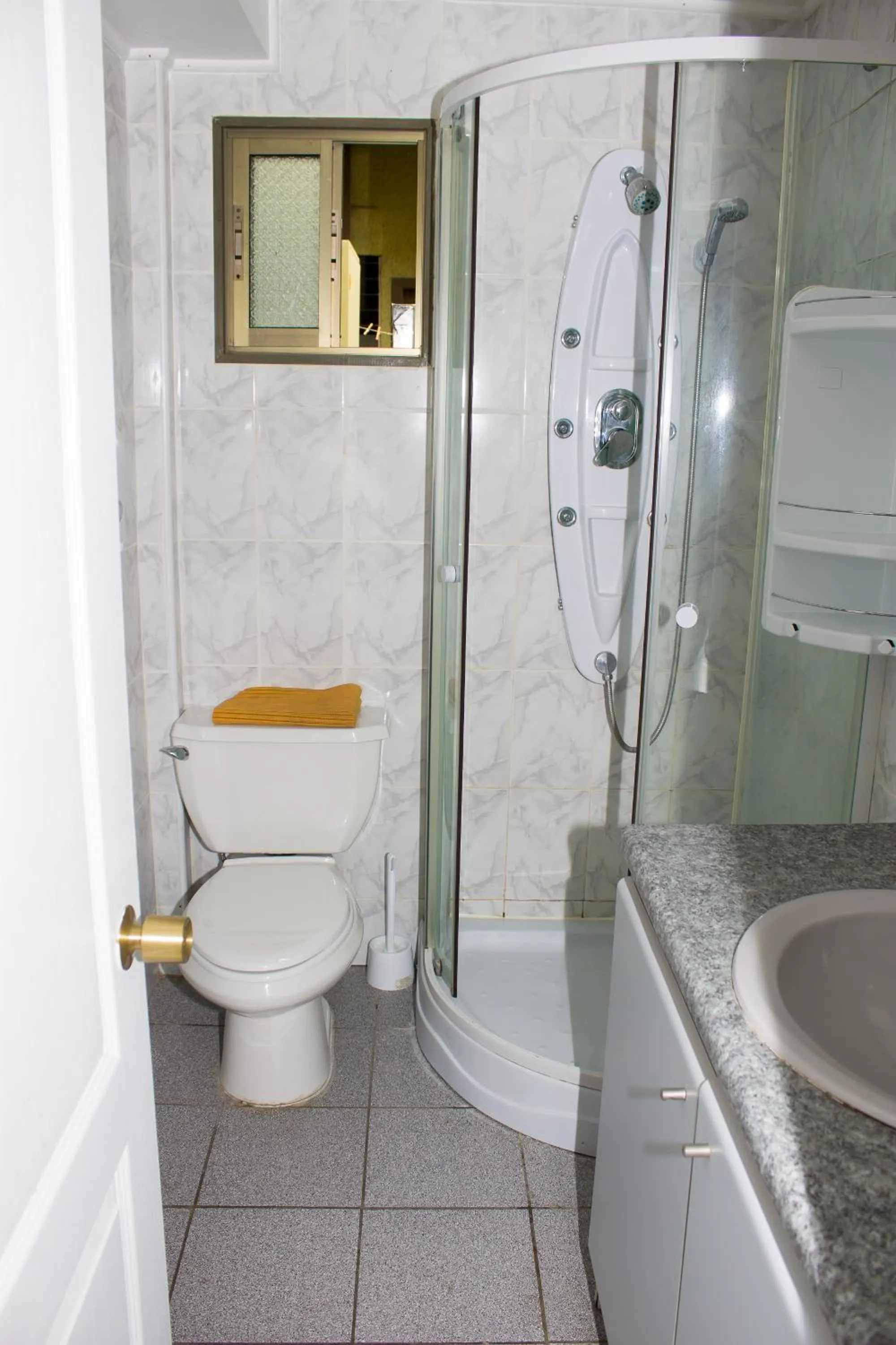 Bathroom in Hostal Residencia Blest Gana