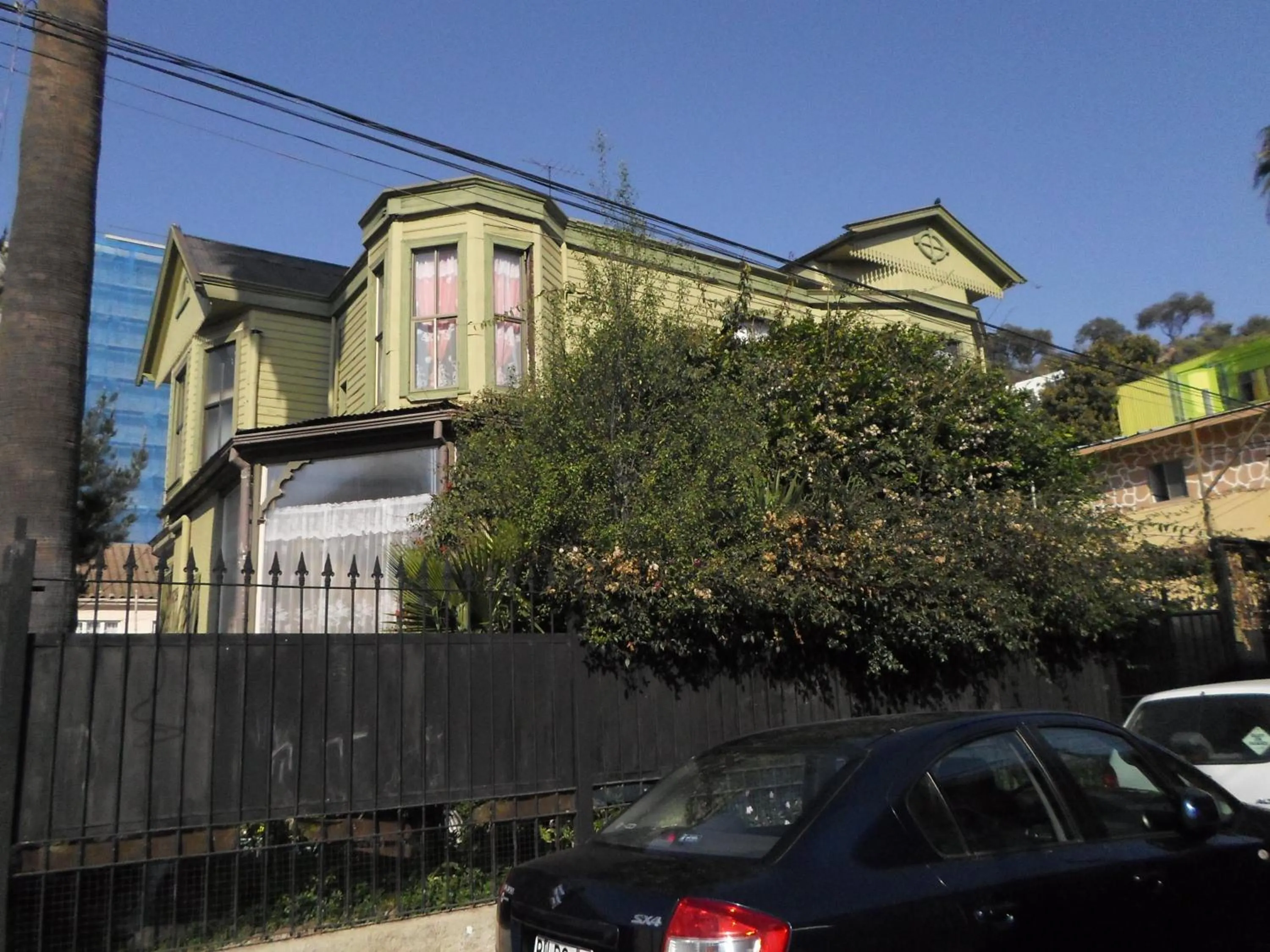 Facade/entrance in Hostal Residencia Blest Gana