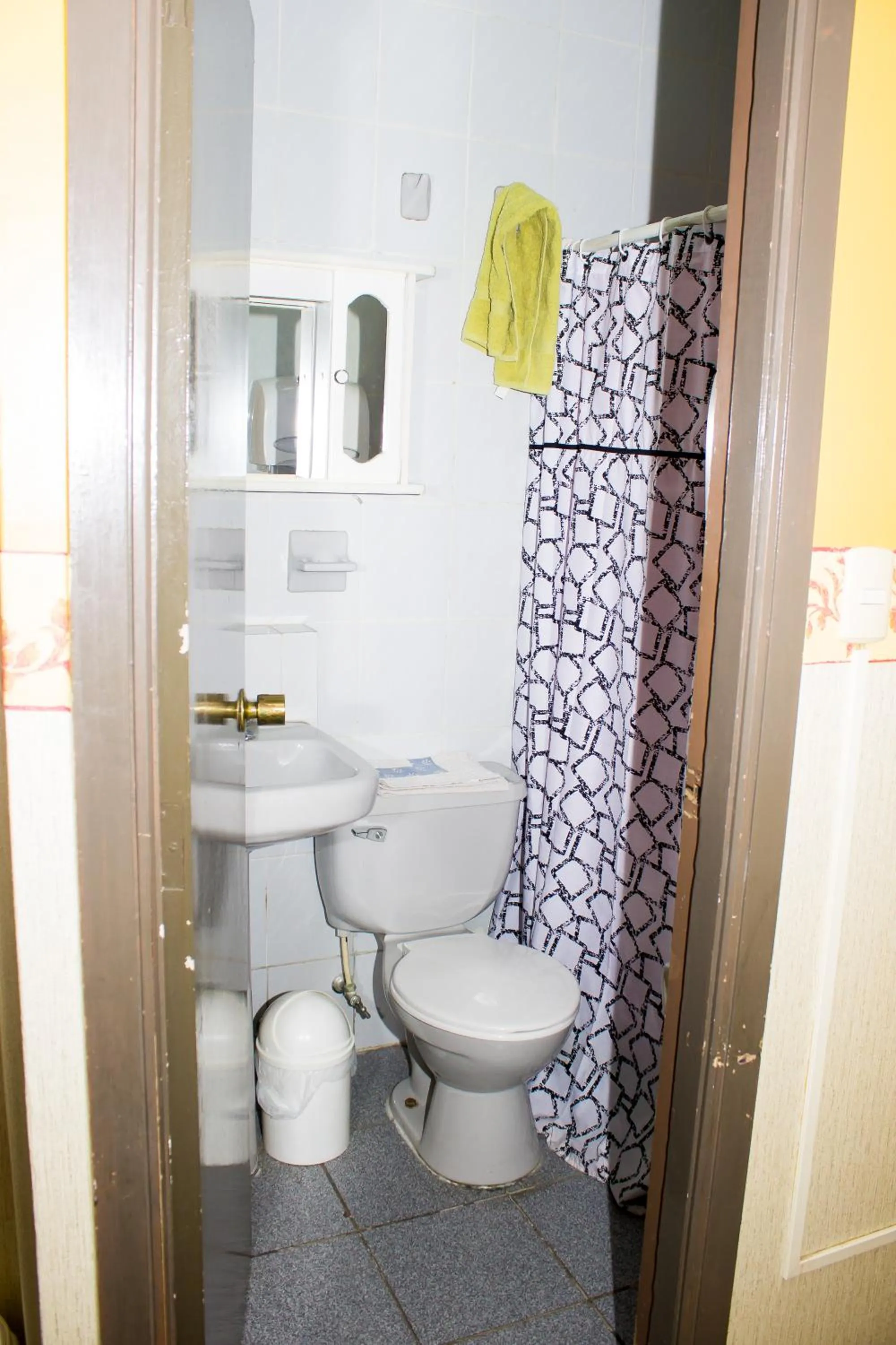 Bathroom in Hostal Residencia Blest Gana