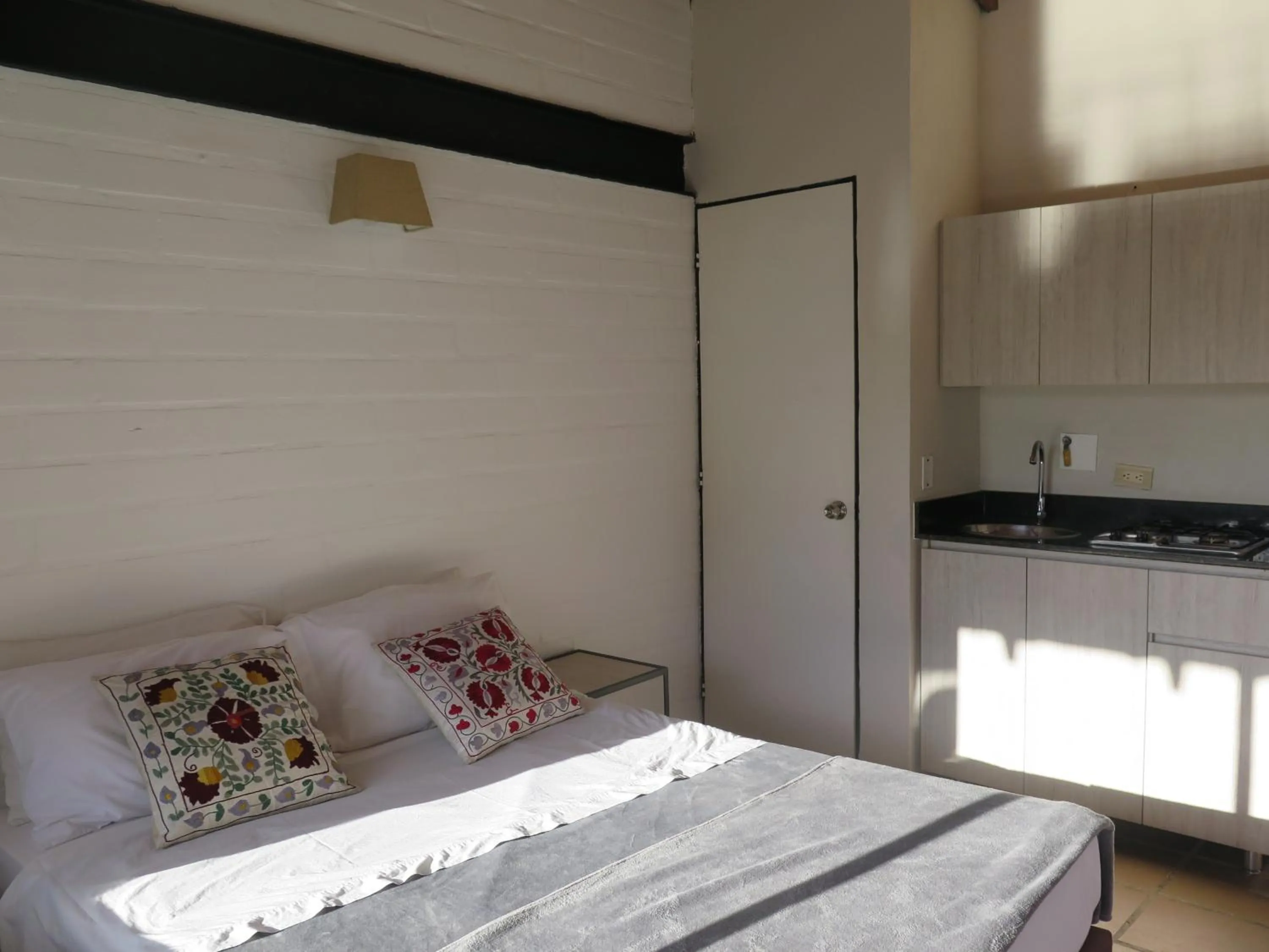 Kitchen or kitchenette, Bed in Ecolodge Bahia del Peñón