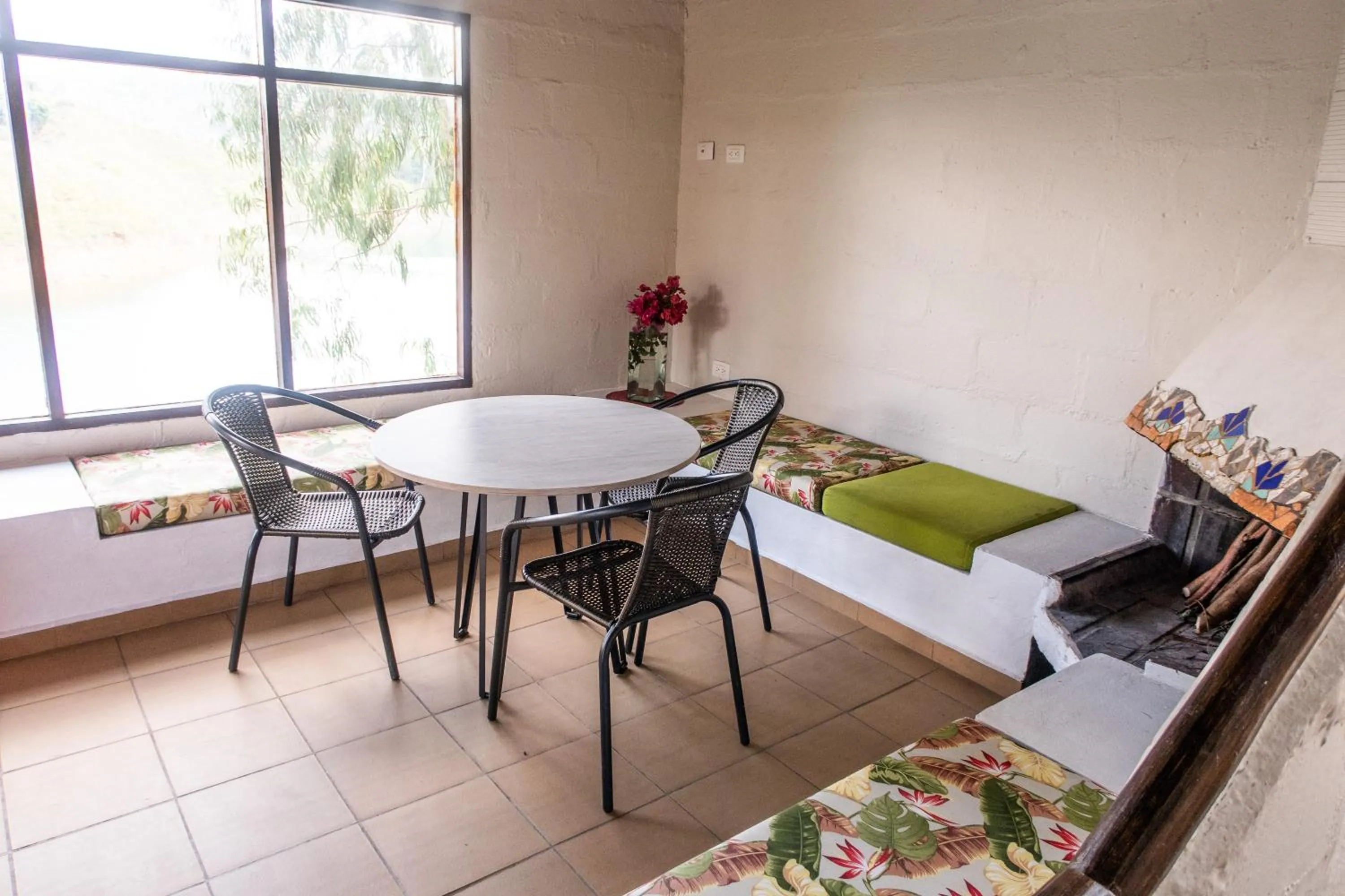 Living room, Bed in Ecolodge Bahia del Peñón