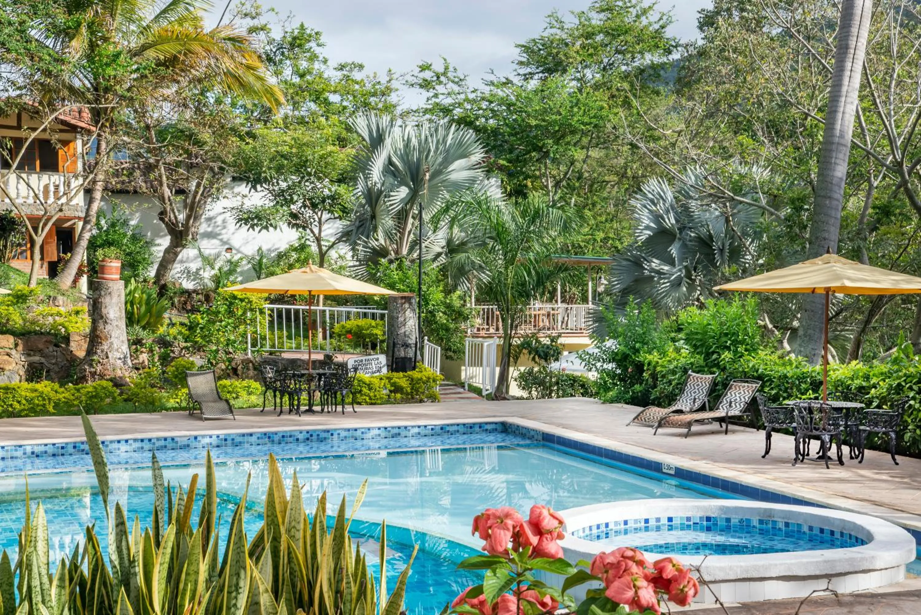 Swimming pool in Hotel Posada Campestre San Gil