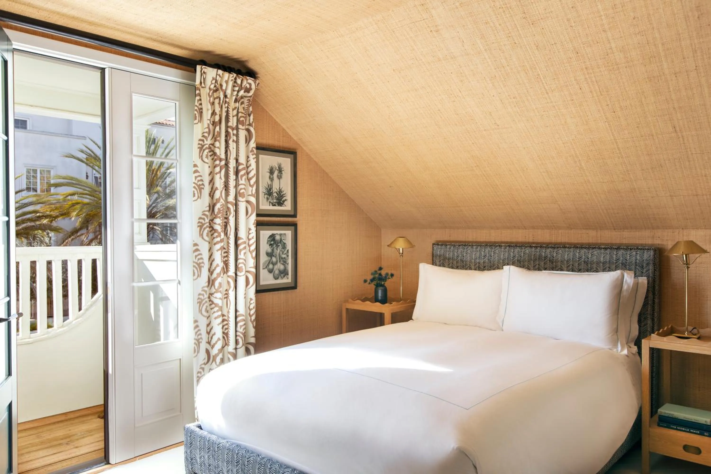 City view, Bed in Hotel 850 SVB, West Hollywood, a Member of Design Hotels