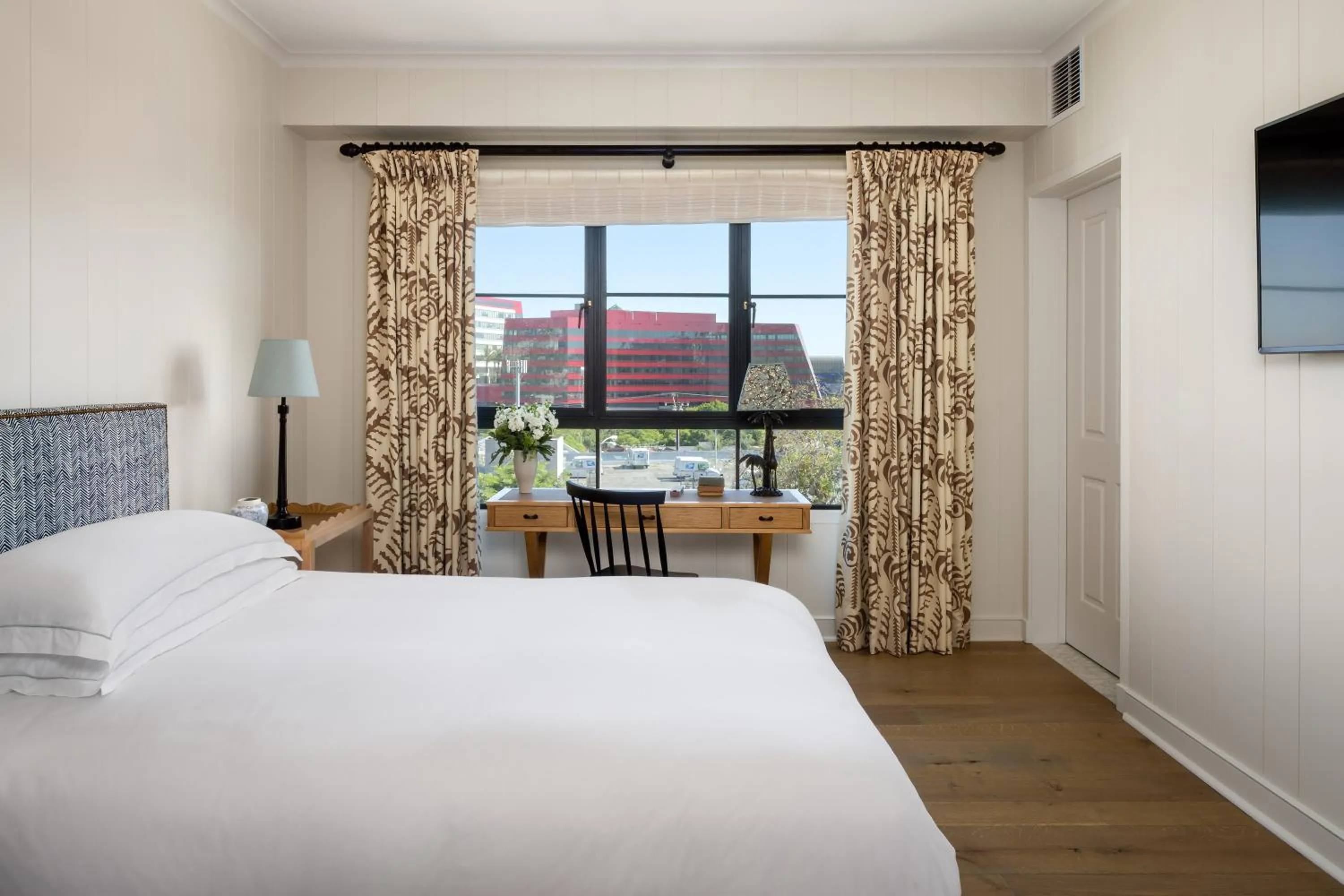 TV and multimedia, Bed in Hotel 850 SVB, West Hollywood, a Member of Design Hotels