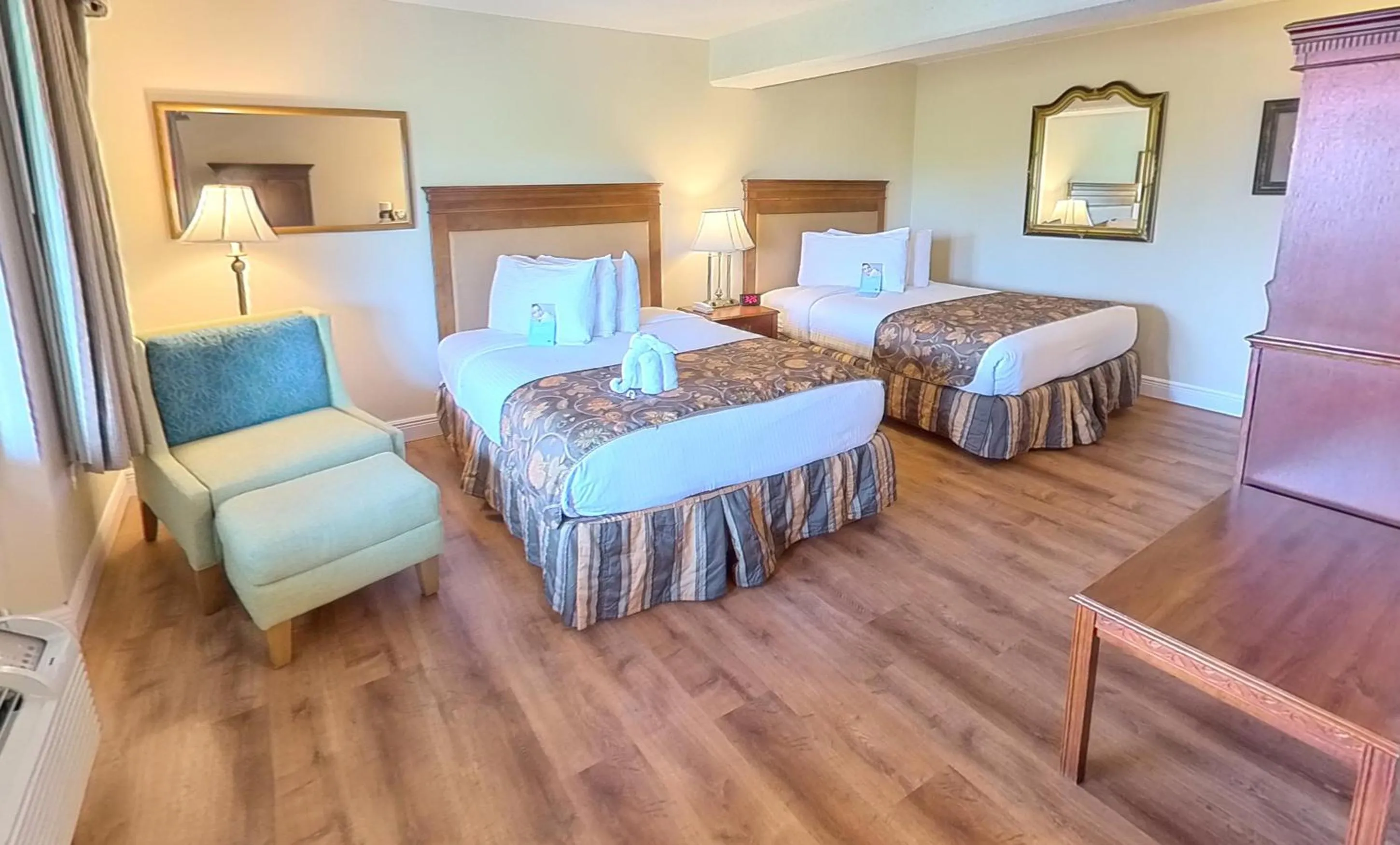 Bedroom, Bed in Arbors at Island Landing Hotel & Suites