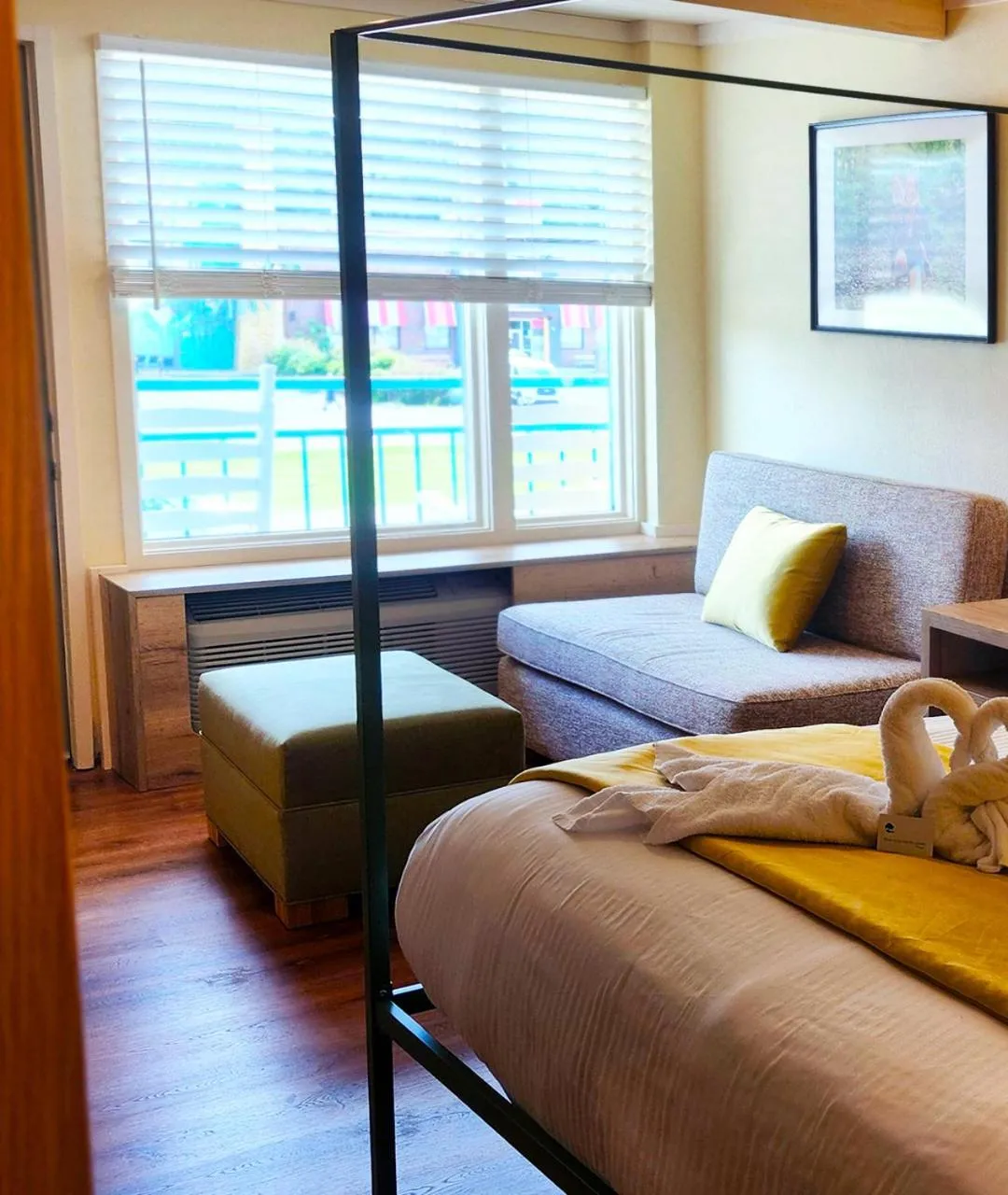 Bedroom, Bed in Arbors at Island Landing Hotel & Suites