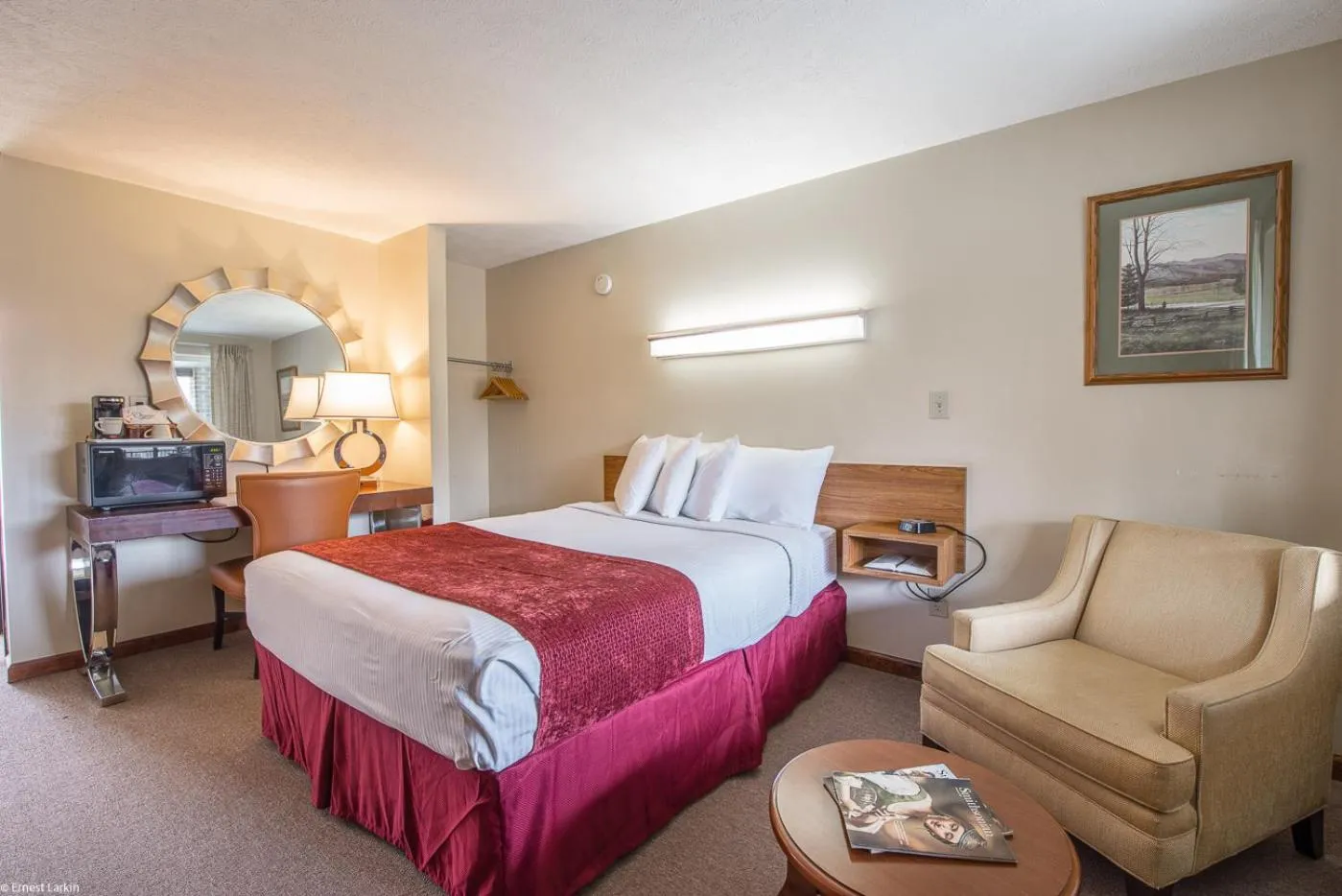 Photo of the whole room, Bed in Townsend River Breeze Inn