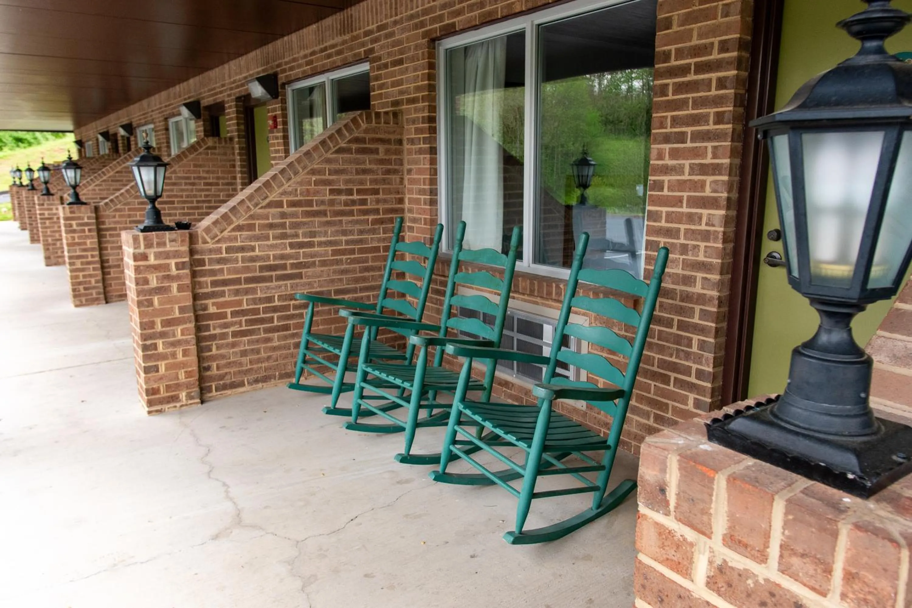 Property building in Townsend River Breeze Inn