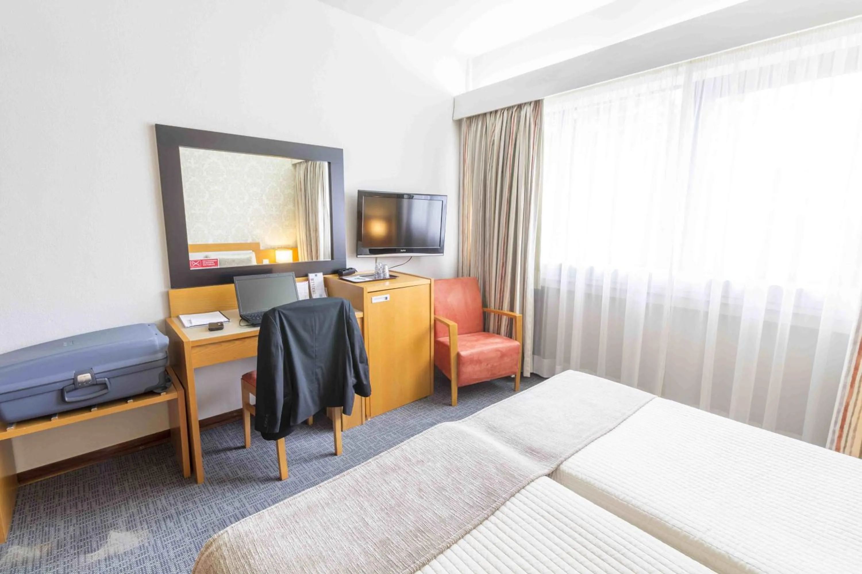 TV and multimedia, Bed in Hotel Eurosol Leiria & Jardim