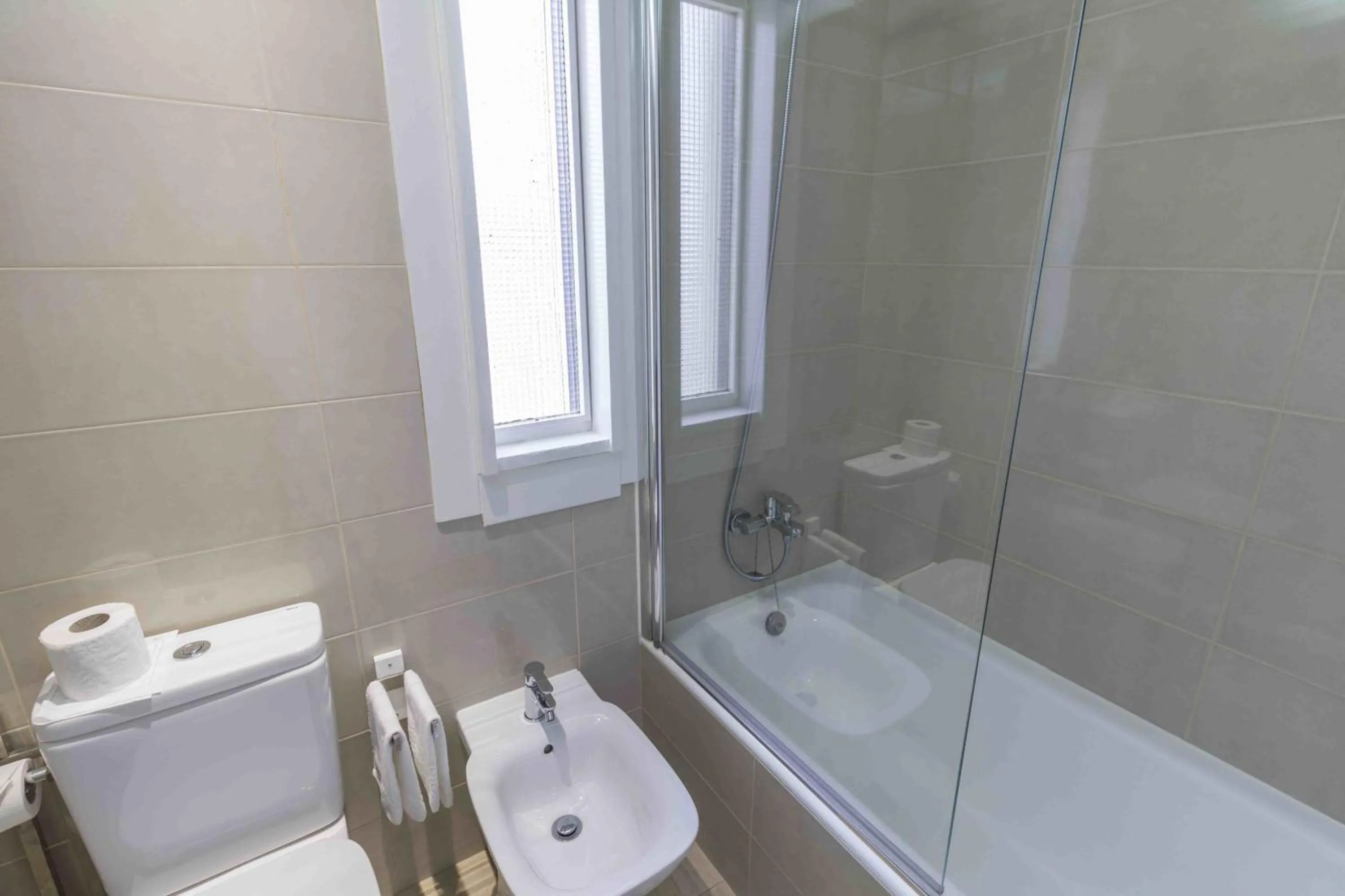 Toilet in Hotel Eurosol Leiria & Jardim