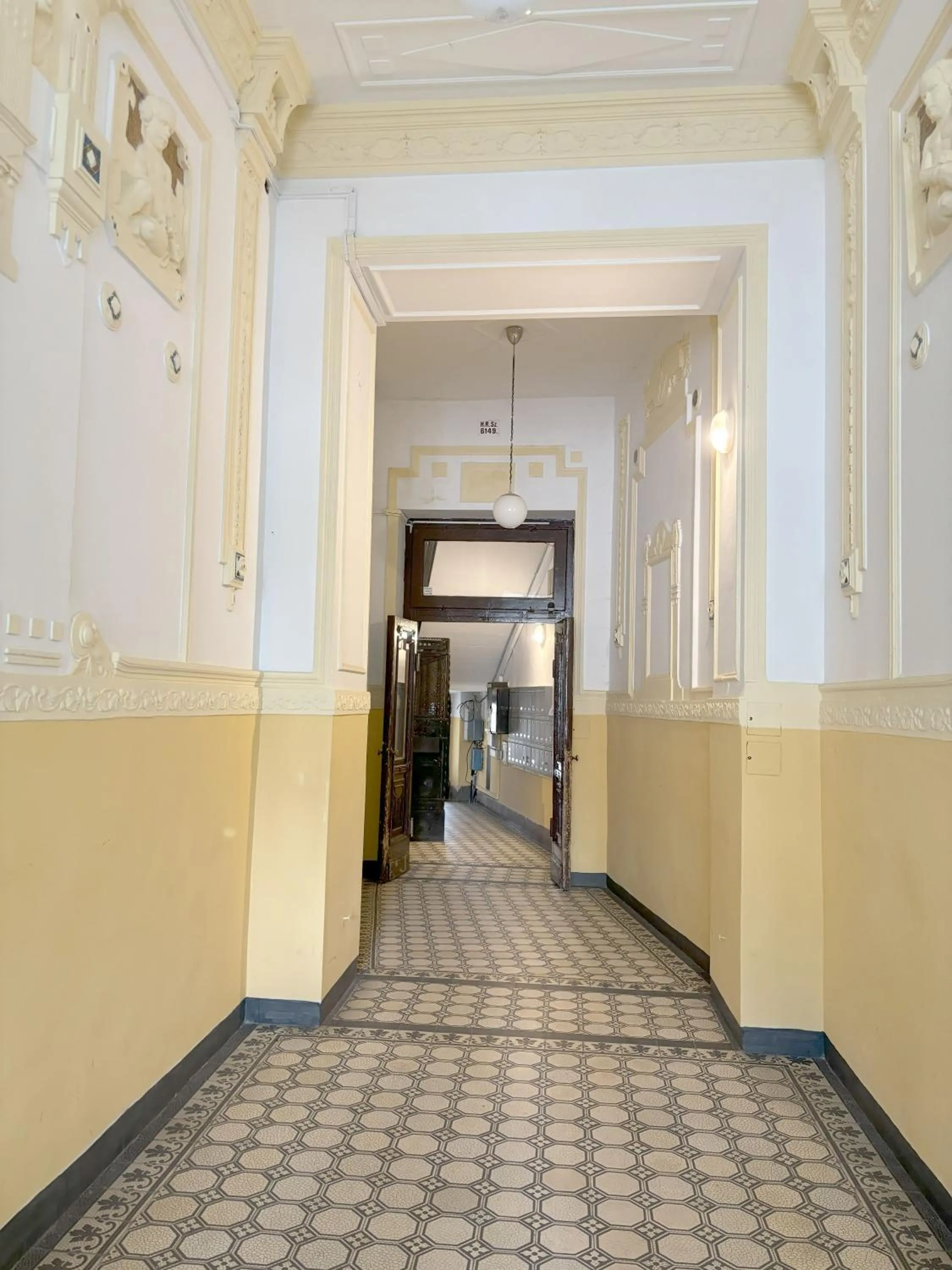 Facade/entrance in Artist Guest House