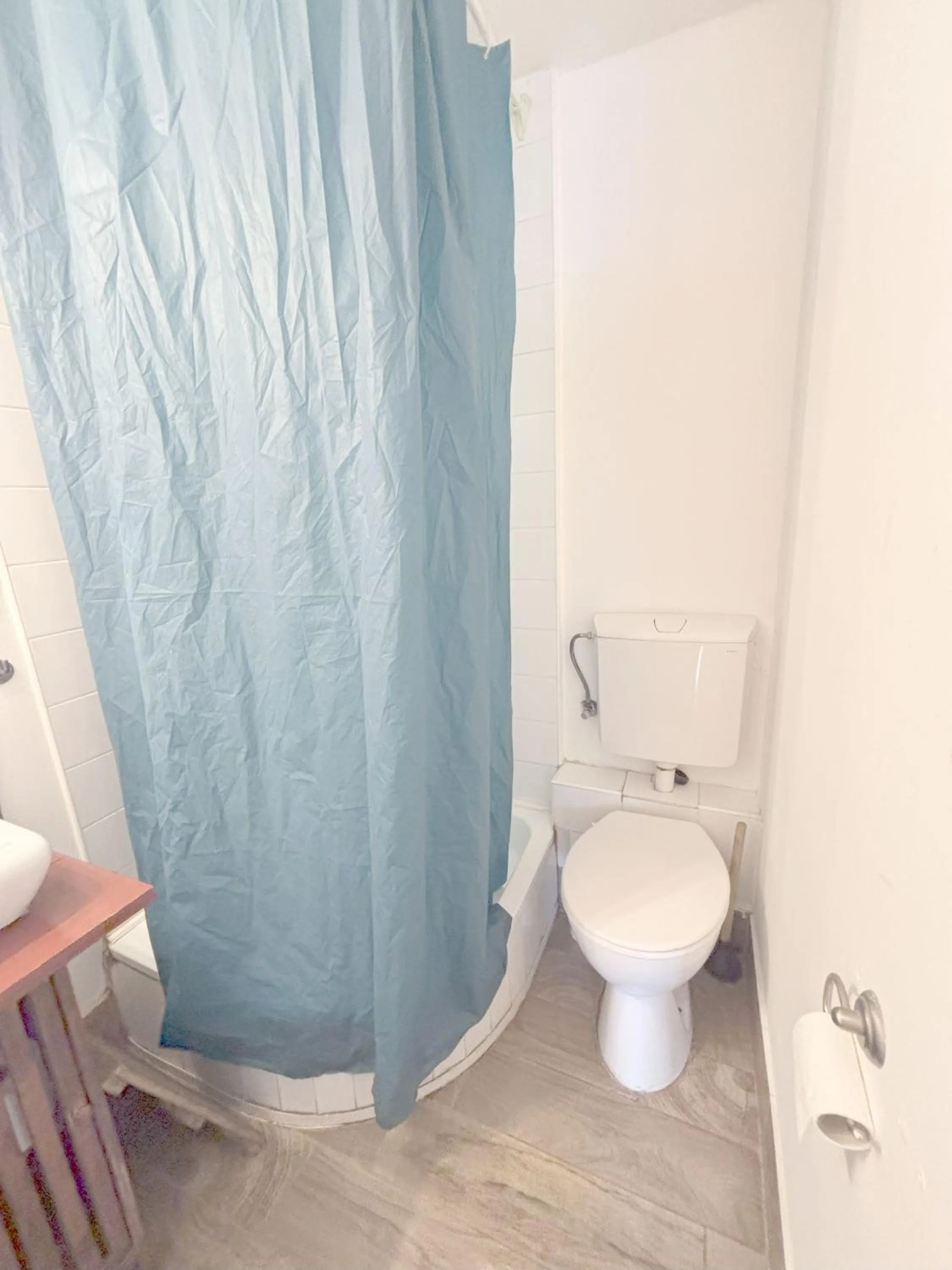 Shower in Artist Guest House