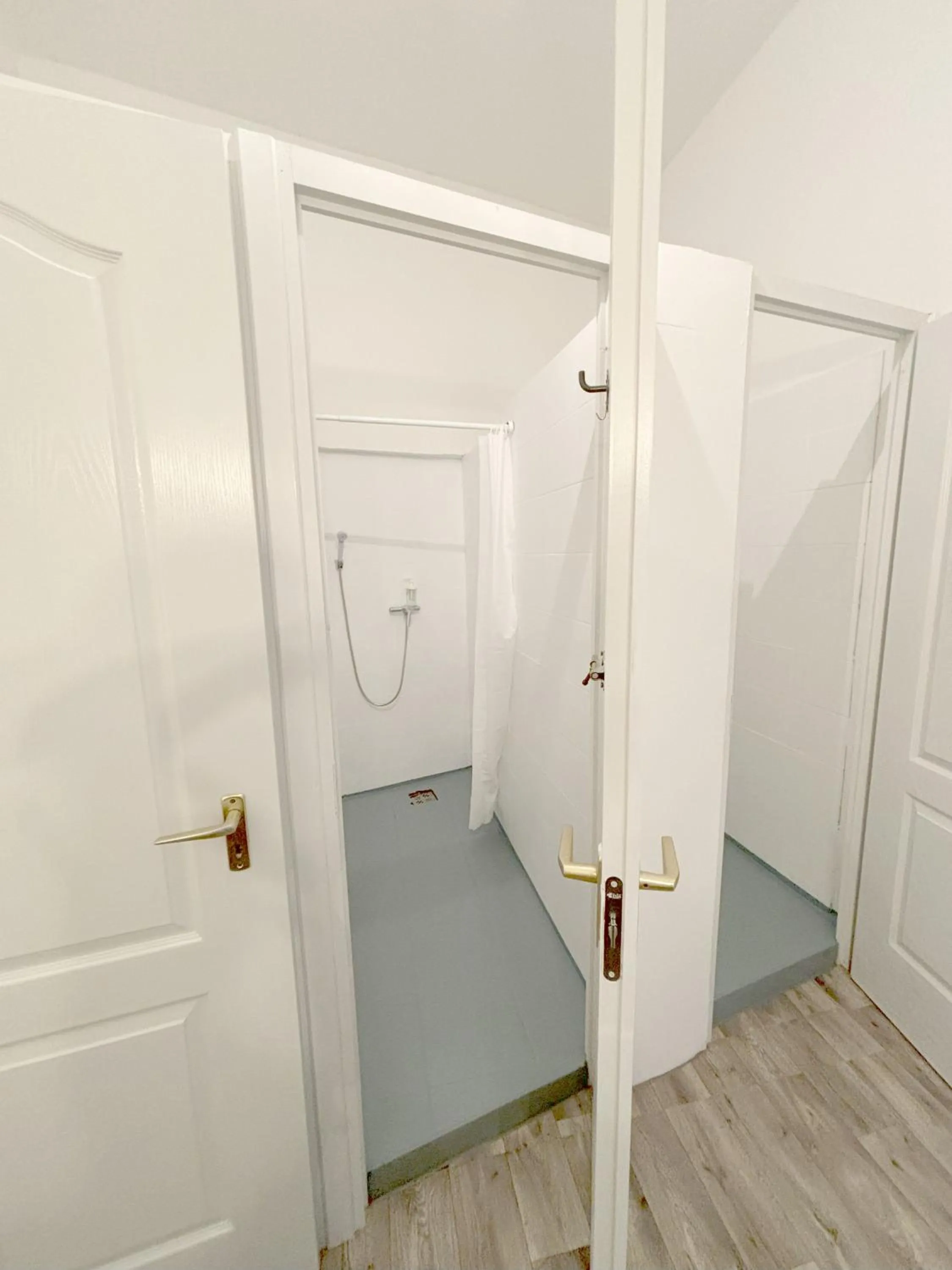 Shower in Artist Guest House