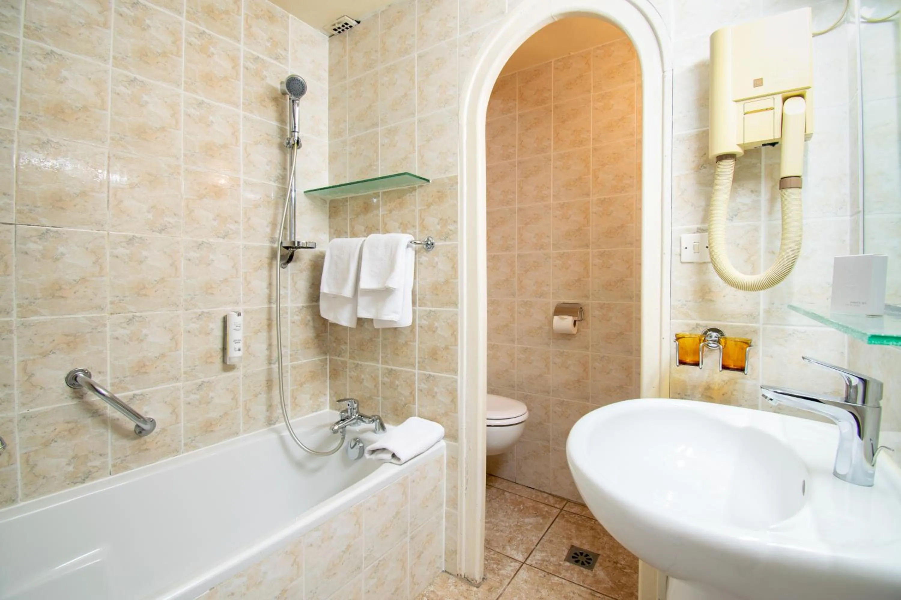 Bathroom in Hôtel-Restaurant Le Lac