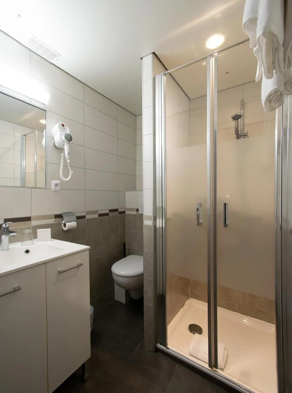 Shower in Hôtel-Restaurant Le Lac