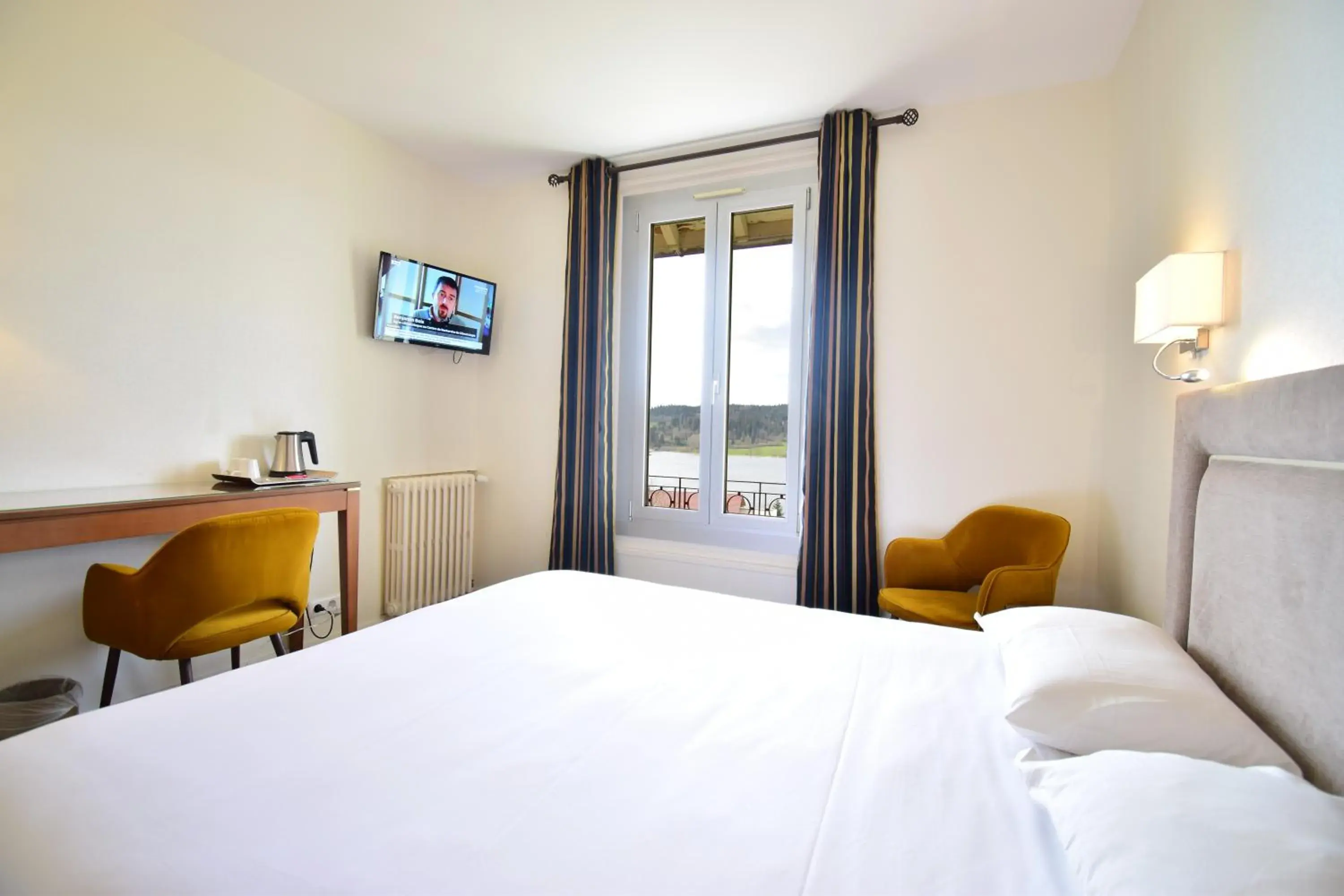 Double Room in Hôtel-Restaurant Le Lac Double Room in Hôtel-Restaurant Le Lac