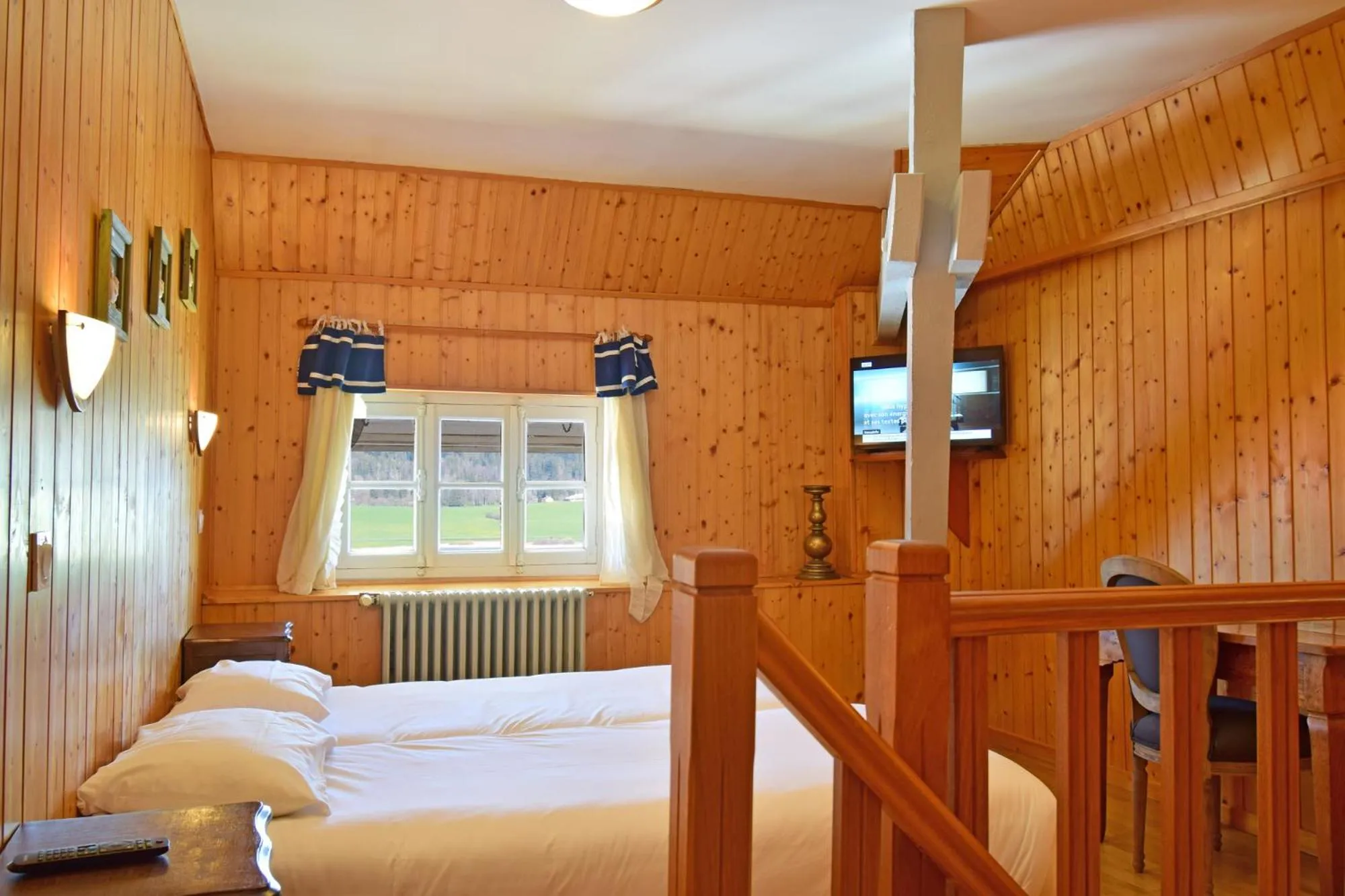 Bed in Hôtel-Restaurant Le Lac