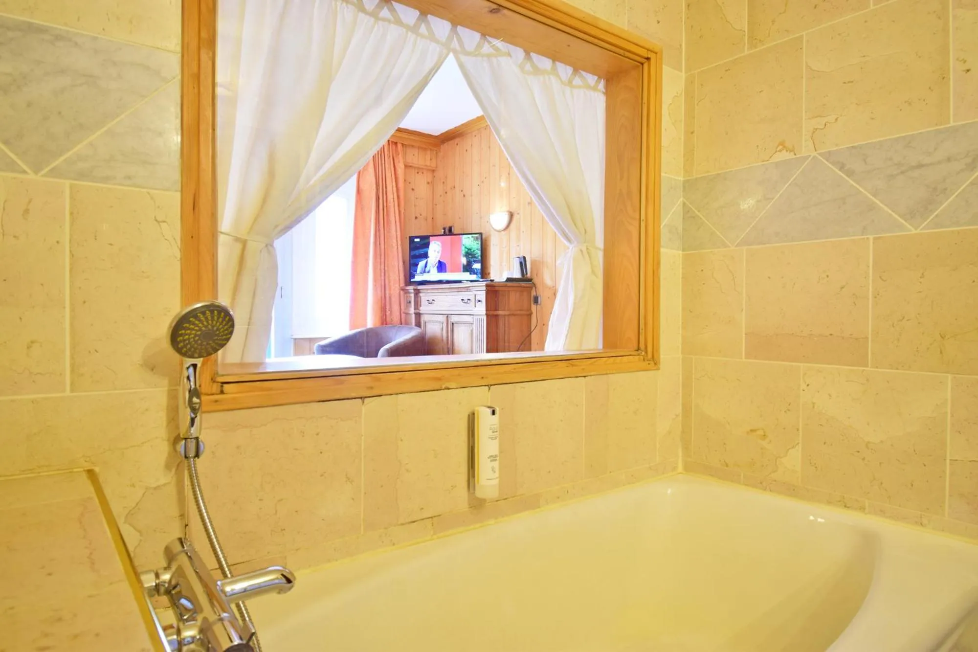 Bathroom in Hôtel-Restaurant Le Lac