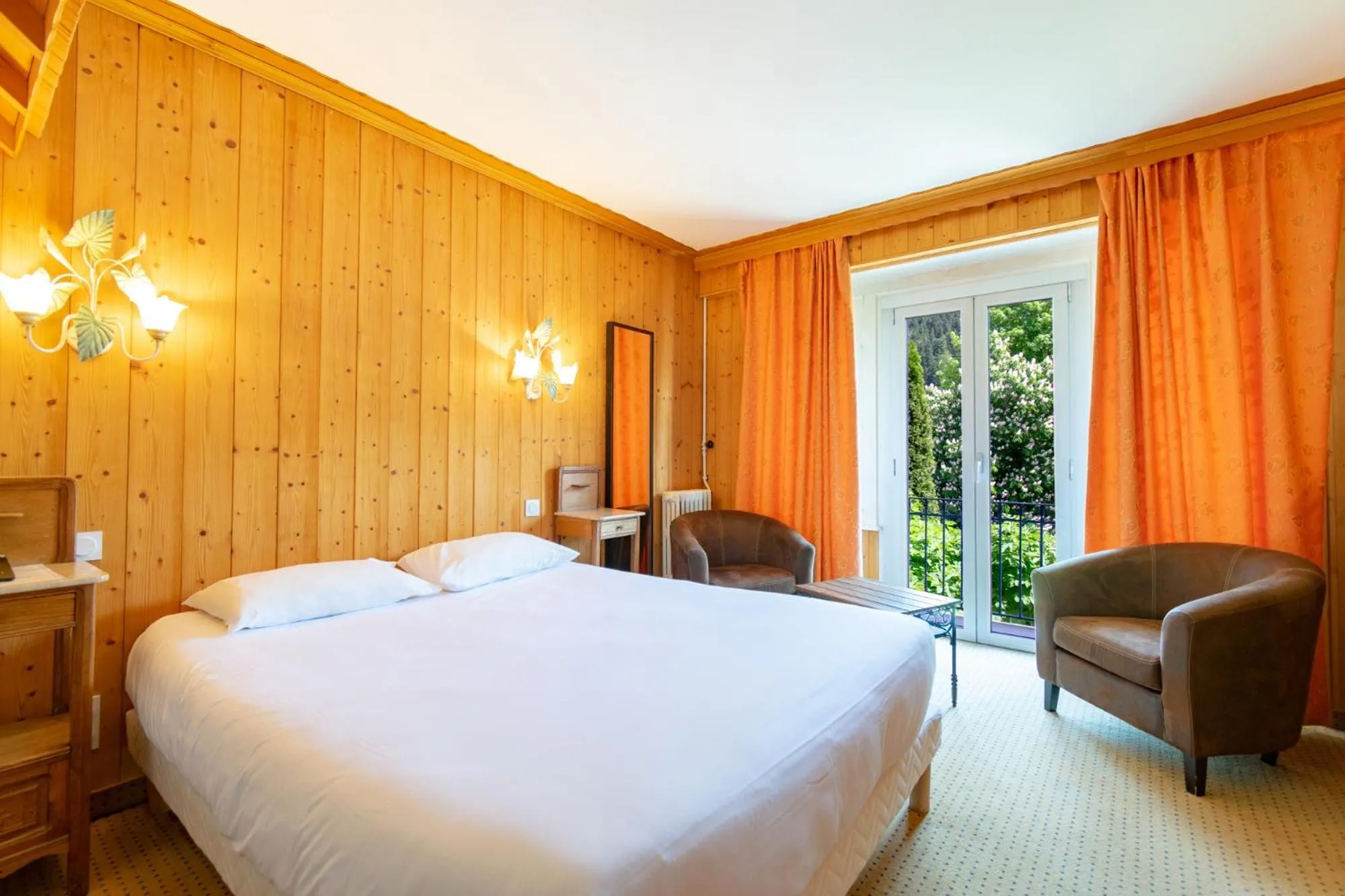 Bedroom, Bed in Hôtel-Restaurant Le Lac