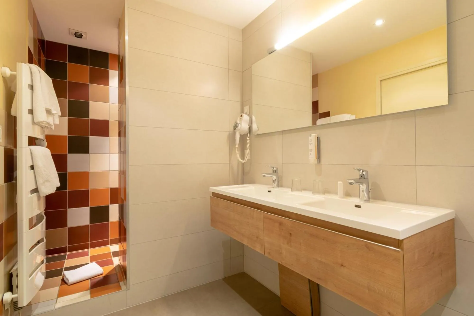 Shower in Hôtel-Restaurant Le Lac