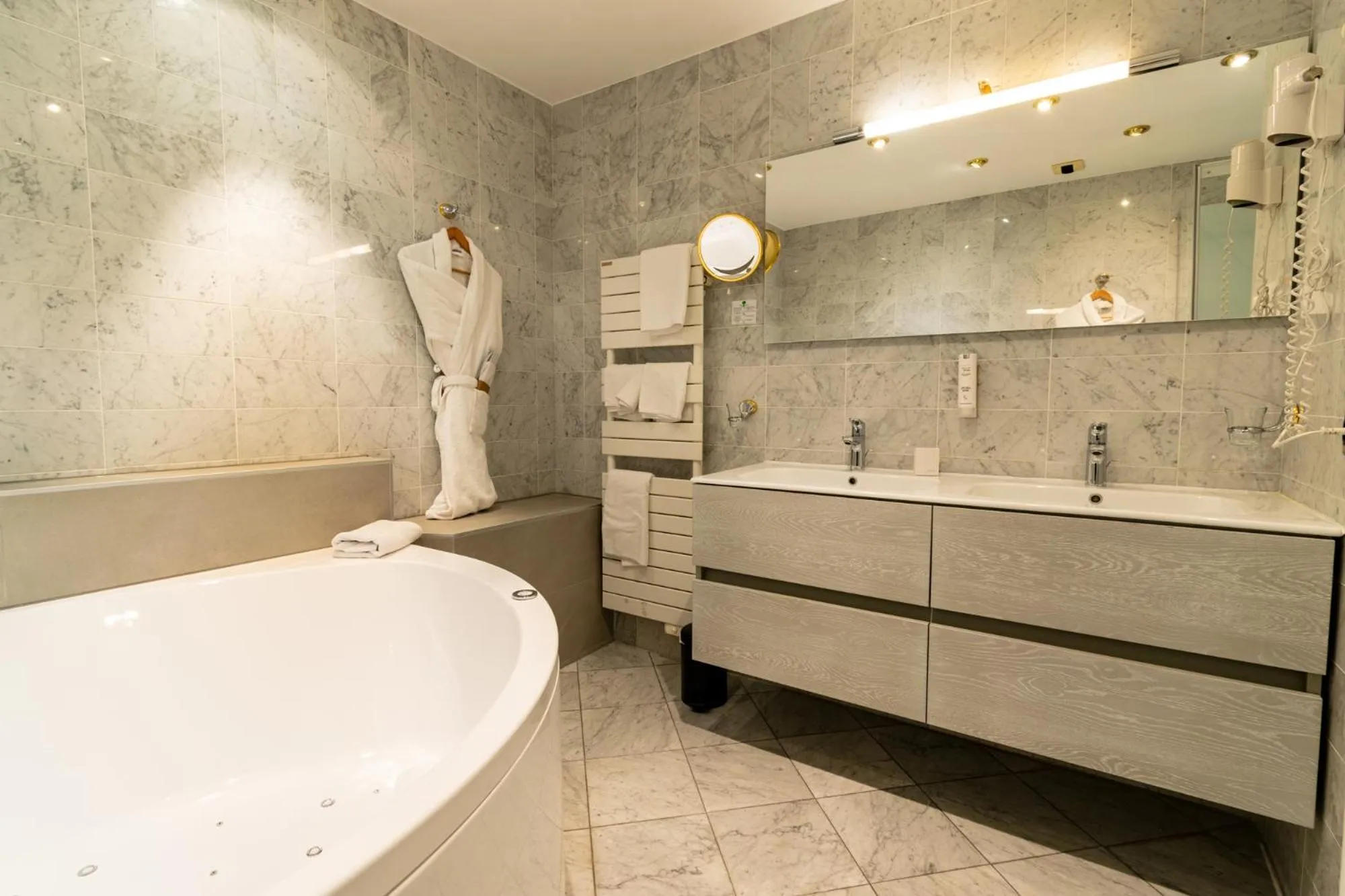 Bathroom in Hôtel-Restaurant Le Lac