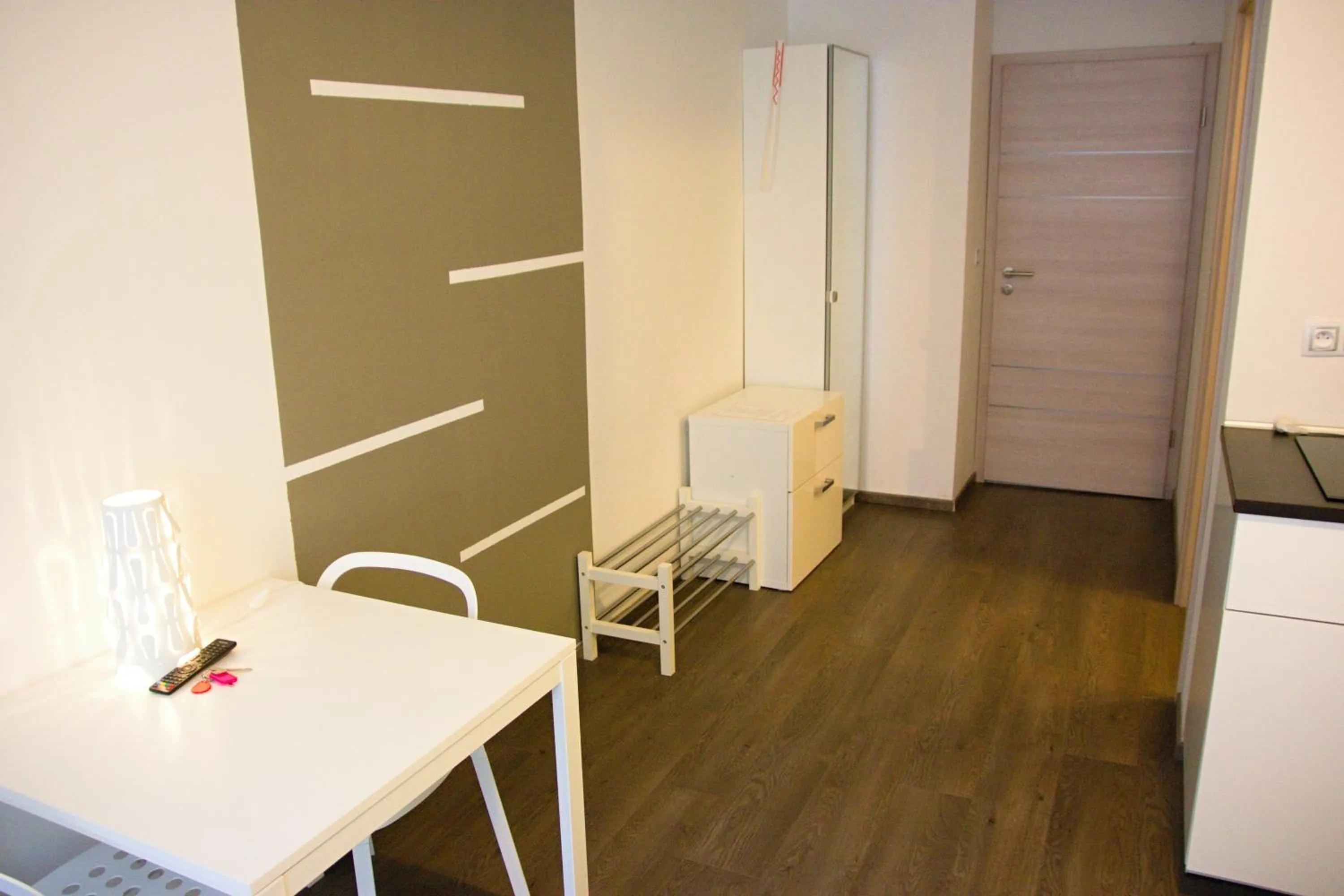 Dining area in Budget Apartment