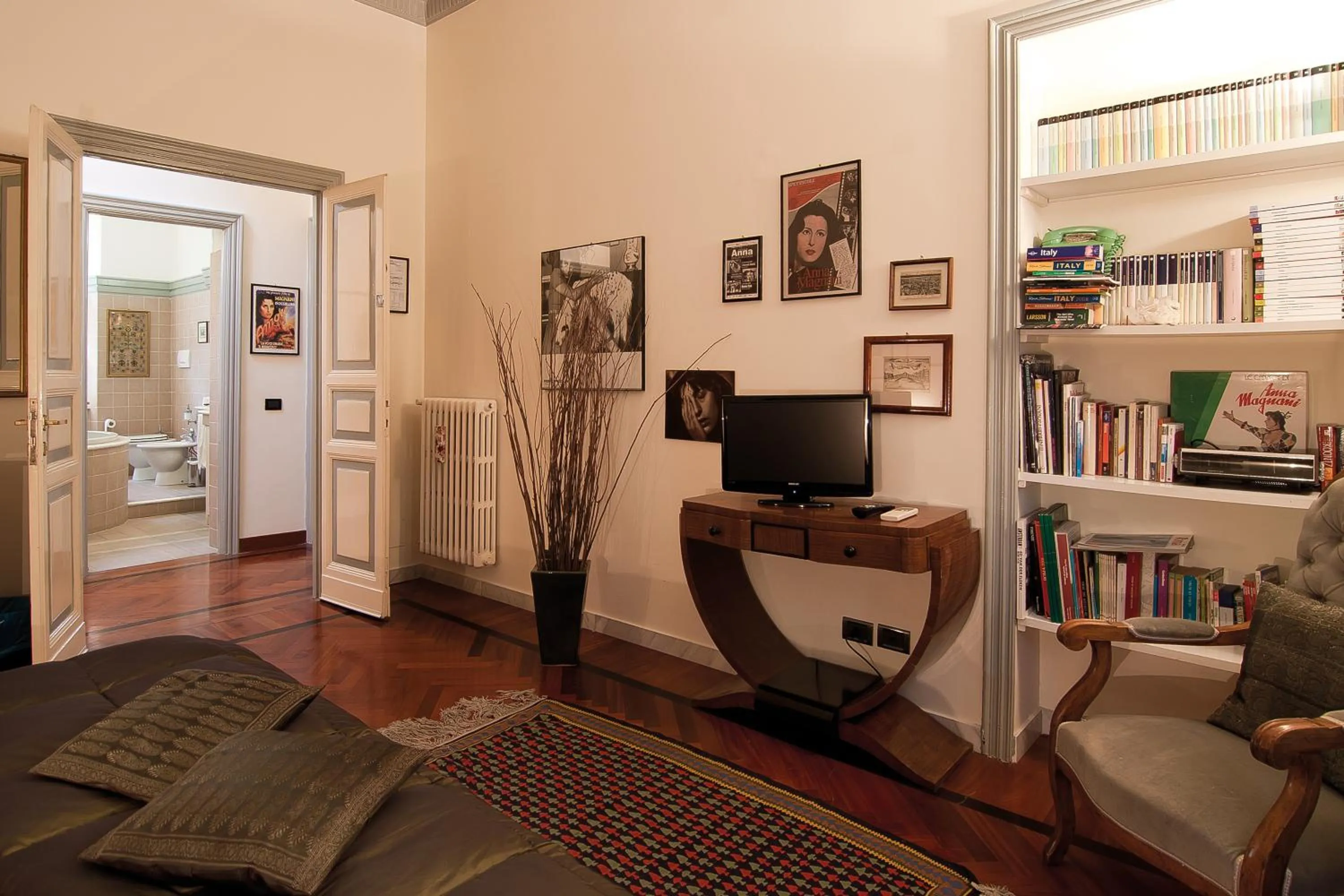 Photo of the whole room, TV/Entertainment Center in Il Boom B&B