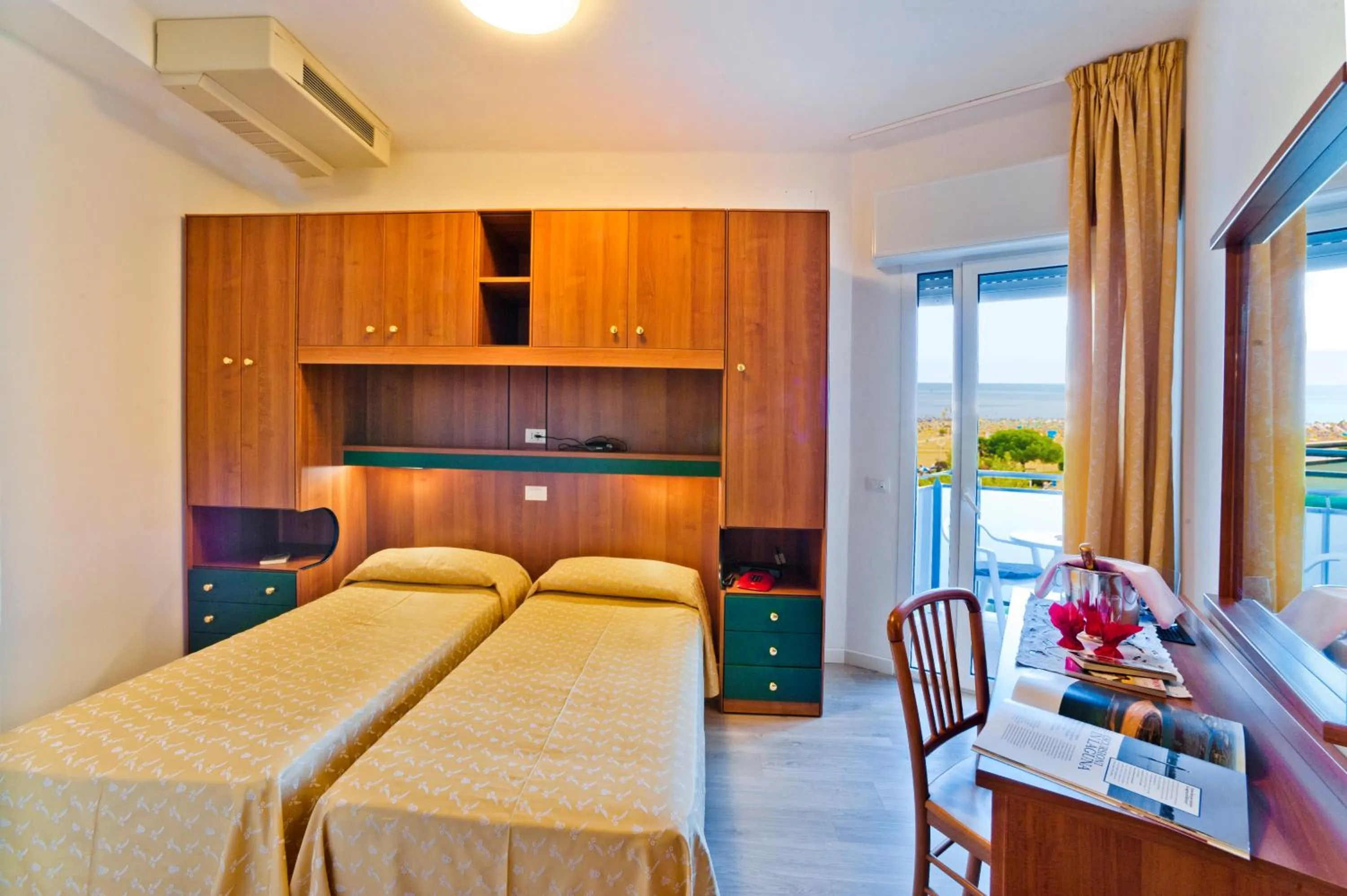 Bedroom, Bed in Hotel Gimm