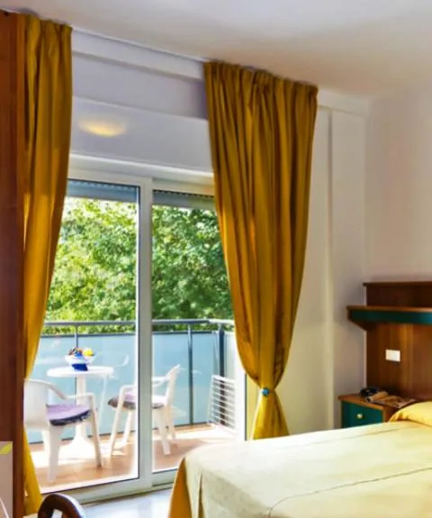 Day, Bed in Hotel Gimm