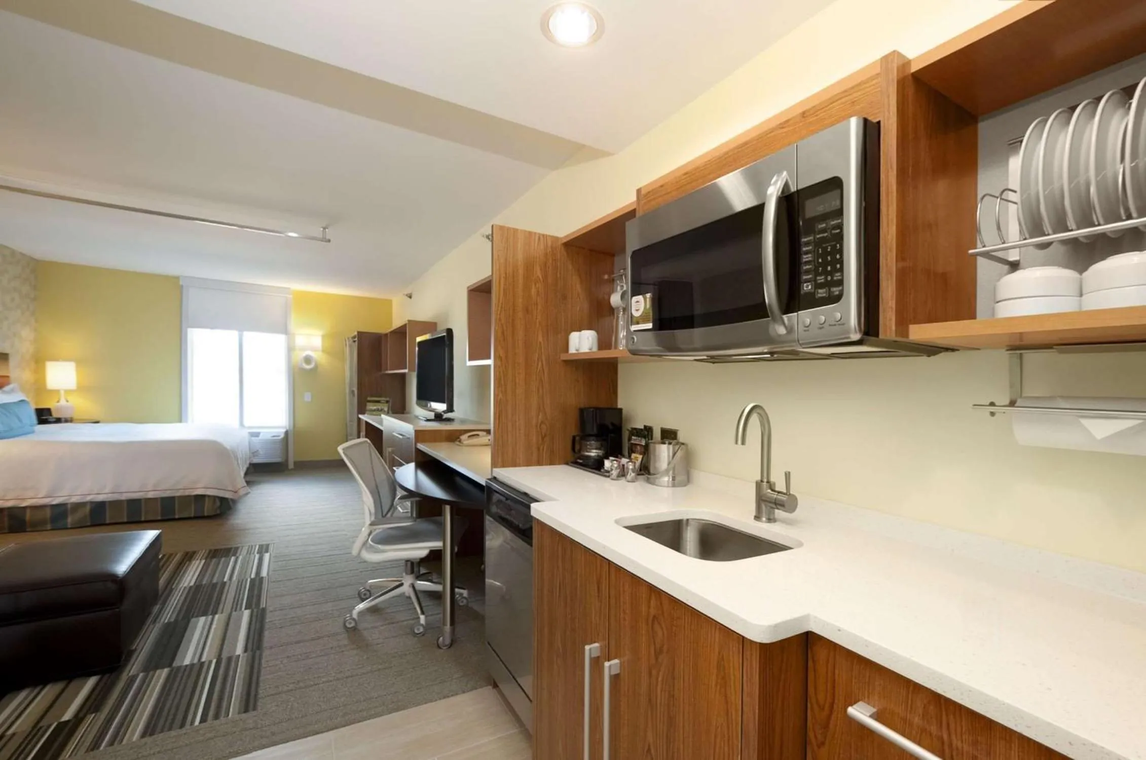 Bedroom, Bed in Home2 Suites by Hilton Biloxi/North/D'Iberville