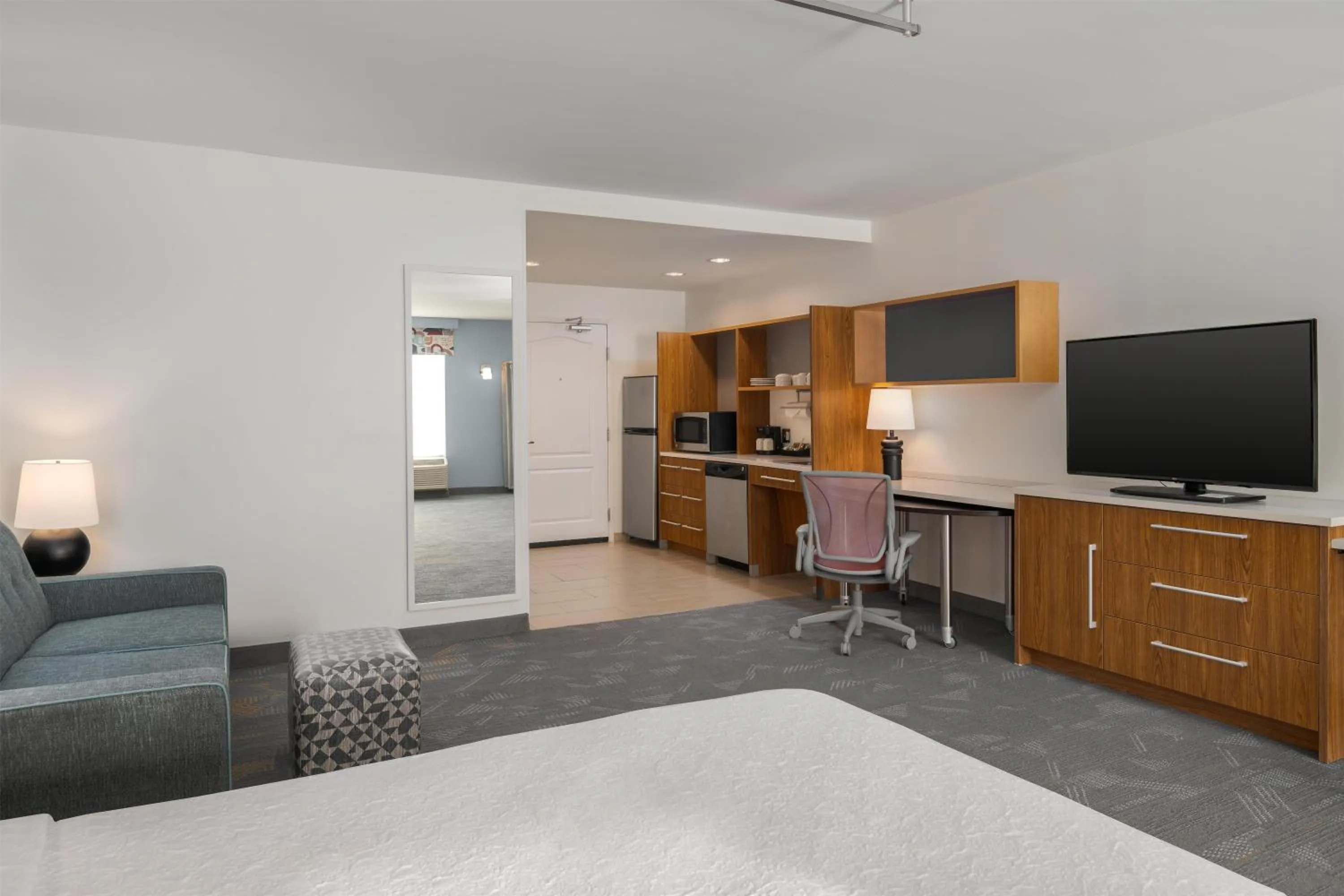 Kitchen or kitchenette, Bed in Home2 Suites by Hilton Biloxi/North/D'Iberville