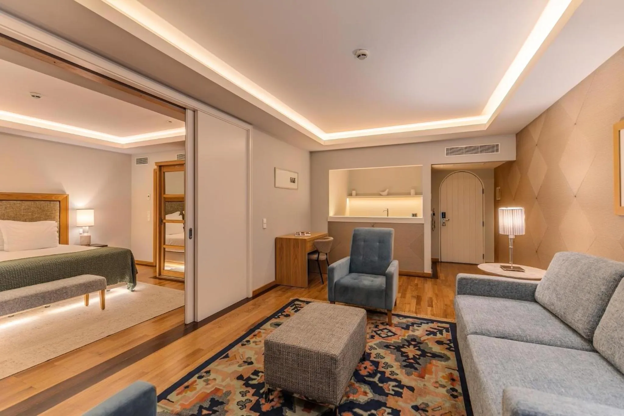 Living room, Bed in Pestana Carlton Madeira Ocean Resort Hotel