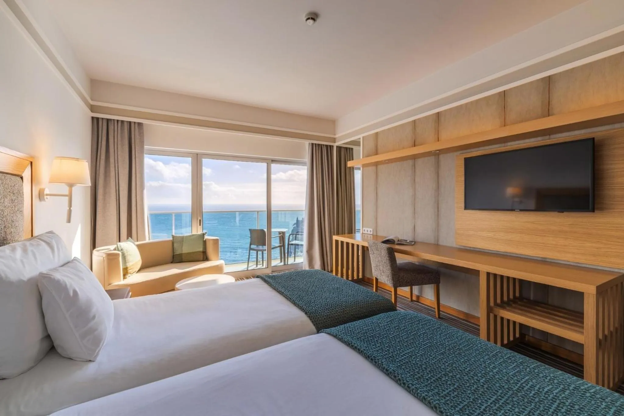 TV and multimedia, Bed in Pestana Carlton Madeira Ocean Resort Hotel