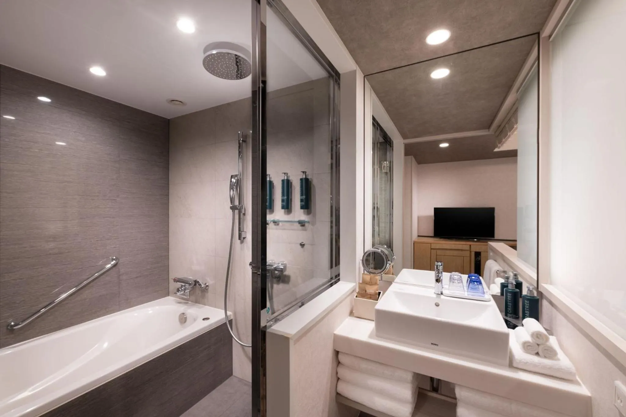 Shower in DoubleTree by Hilton Tokyo Ariake
