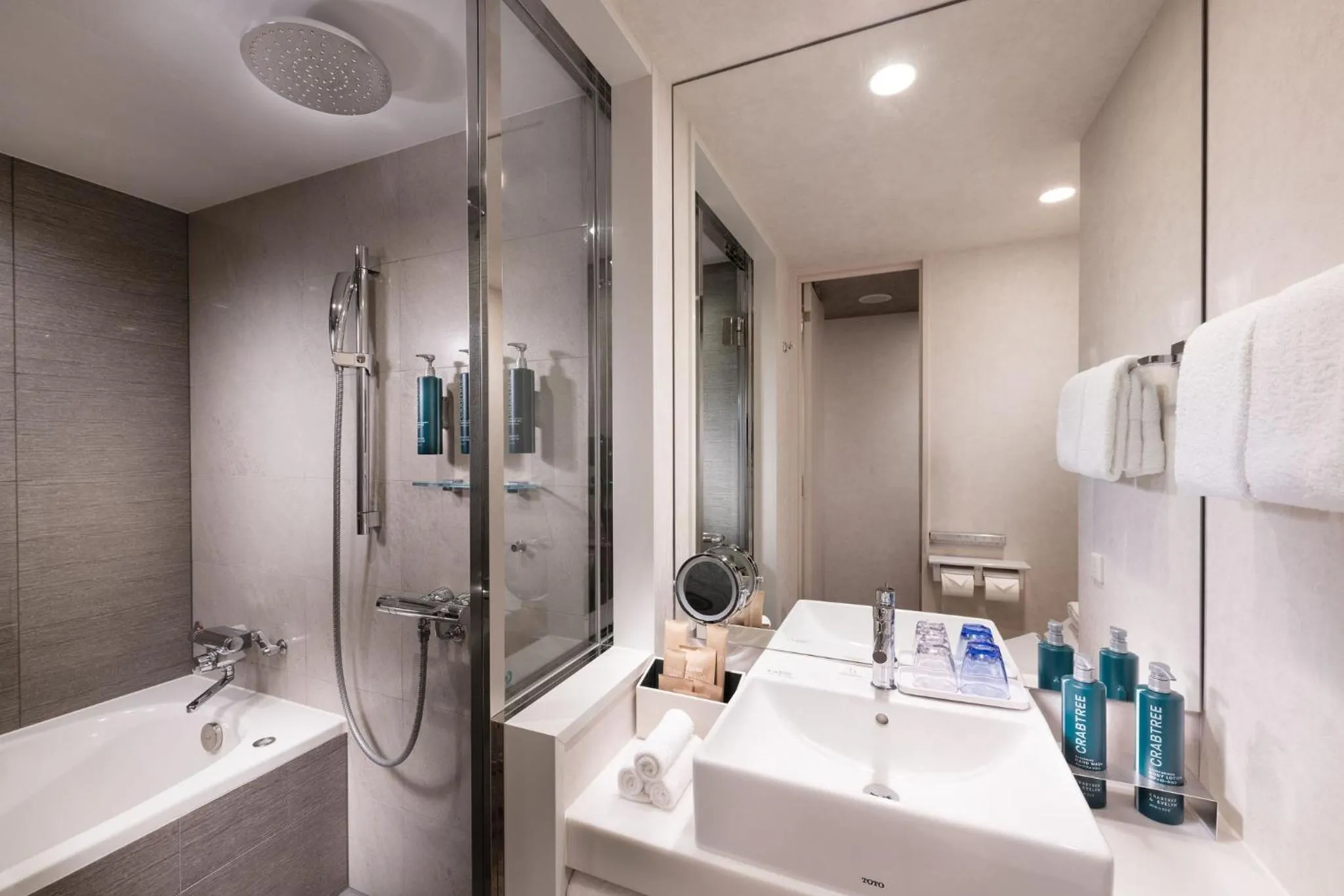 Shower in DoubleTree by Hilton Tokyo Ariake