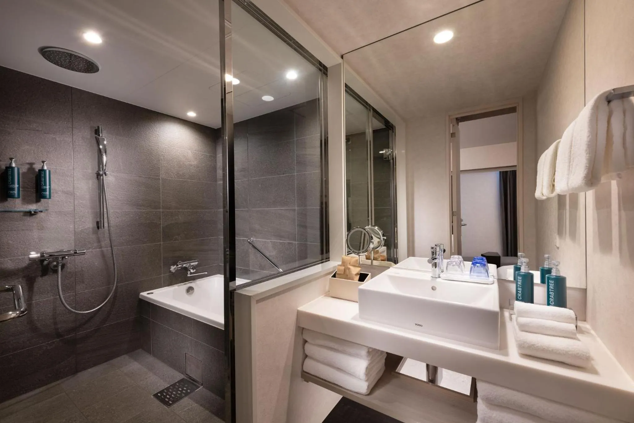 Shower in DoubleTree by Hilton Tokyo Ariake