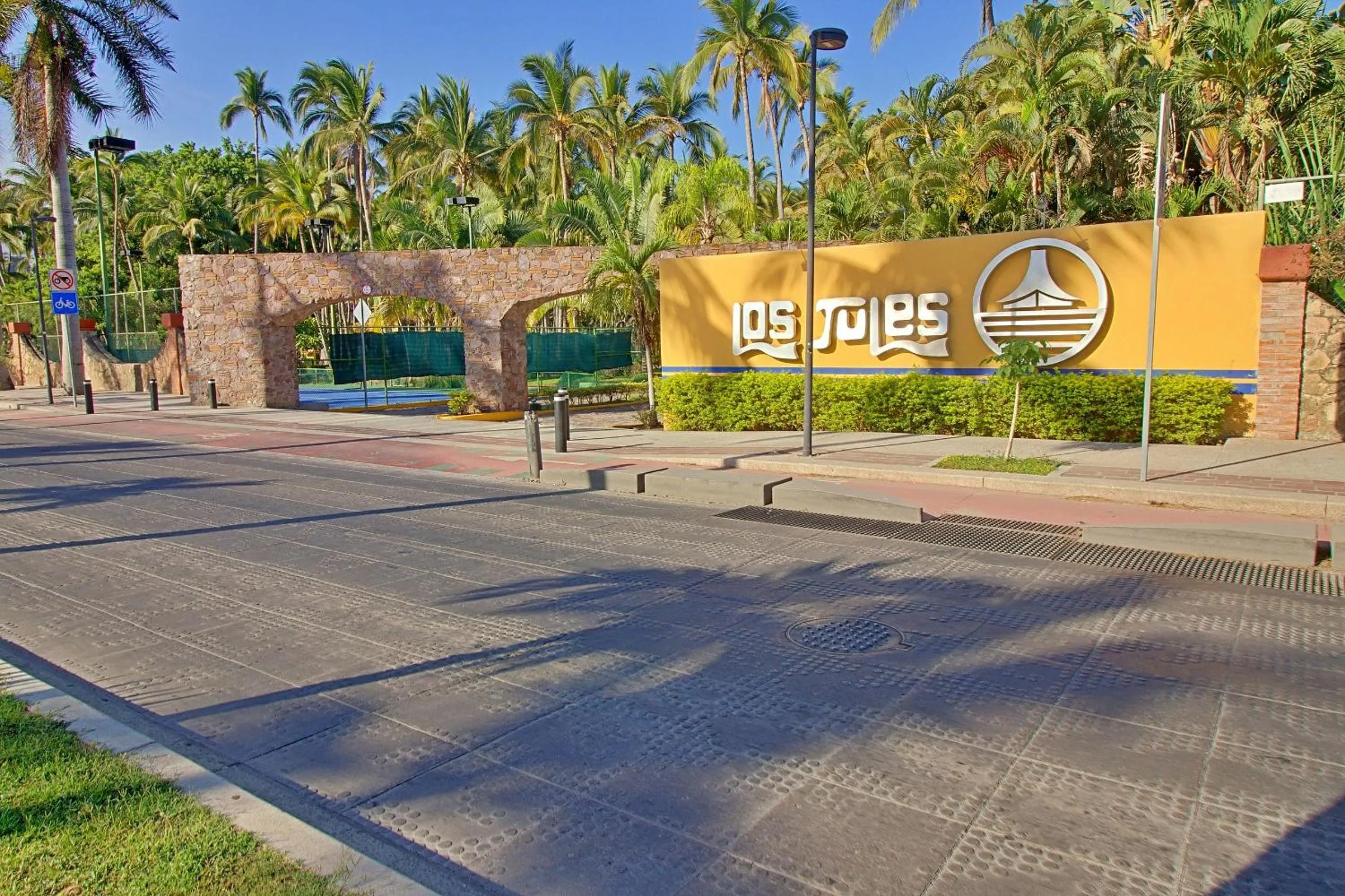 Property building in Hermoso alojamiento en los Tules, frente al mar en medio de hermosos jardines, es Unico!!!