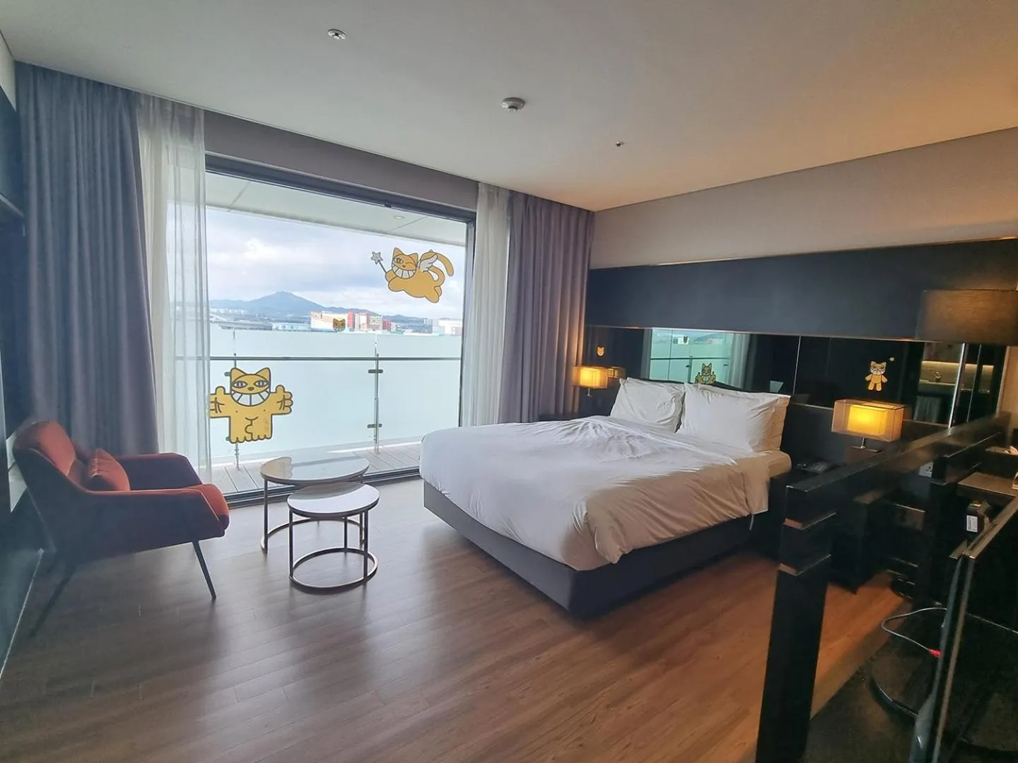 Bed in Hotel Marinabay Seoul