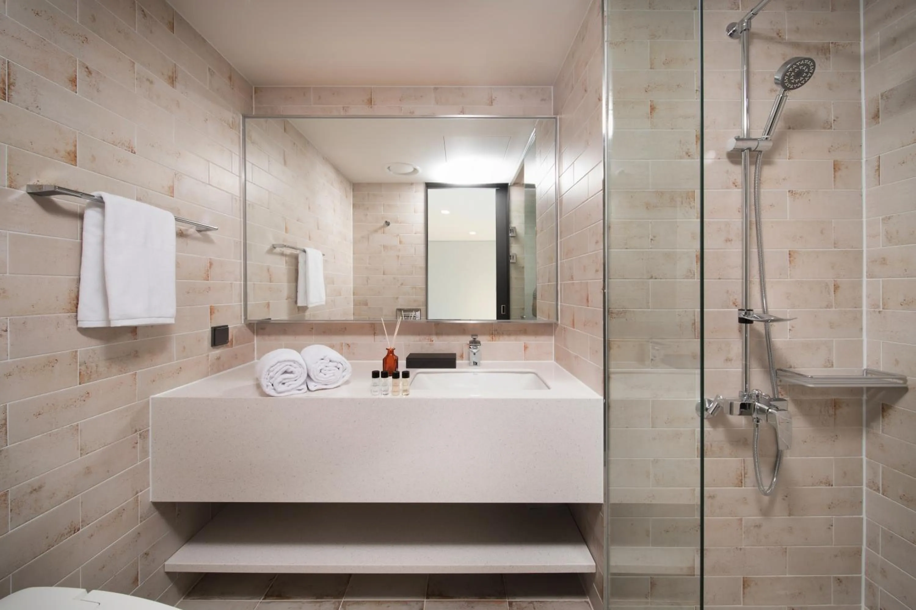 Shower in Hotel Marinabay Seoul