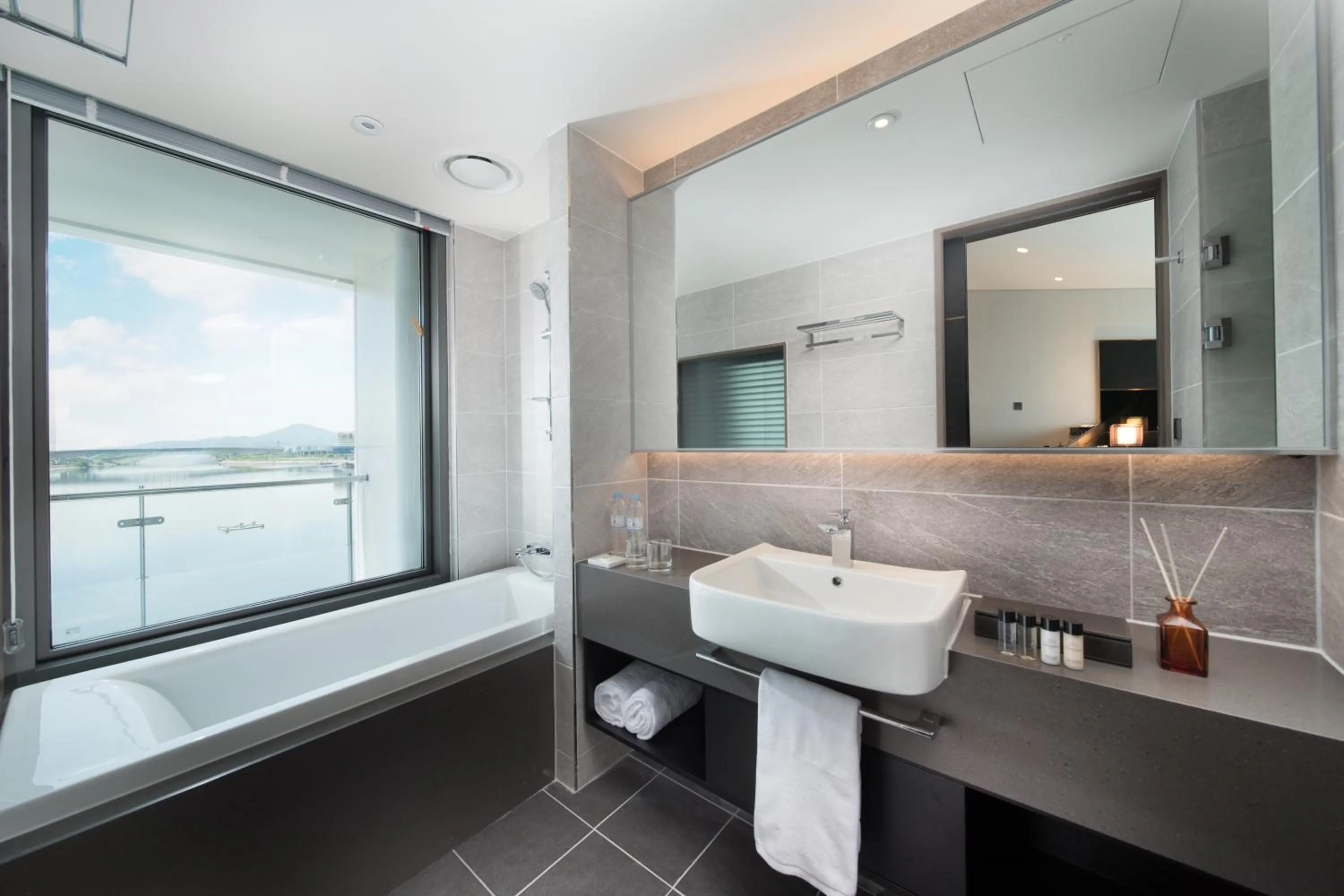 Bathroom in Hotel Marinabay Seoul